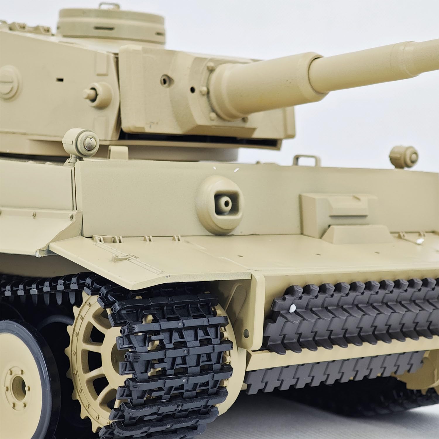 Char RC Henglong 3818 1:16 avec combat infrarouge