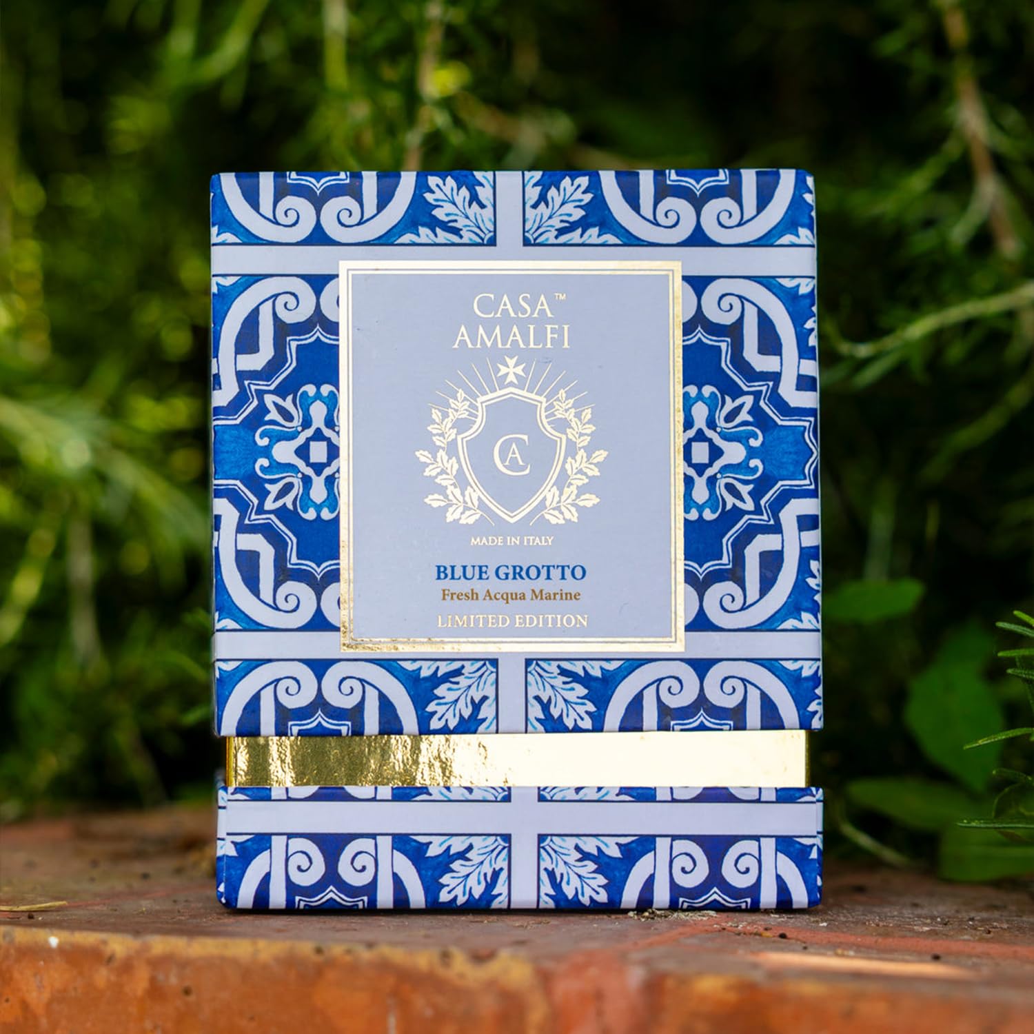Casa Amalfi - Duftkerze aus Keramik Blue Grotto - Handbemalt - Made in Italy - 40-50 Brennstunden