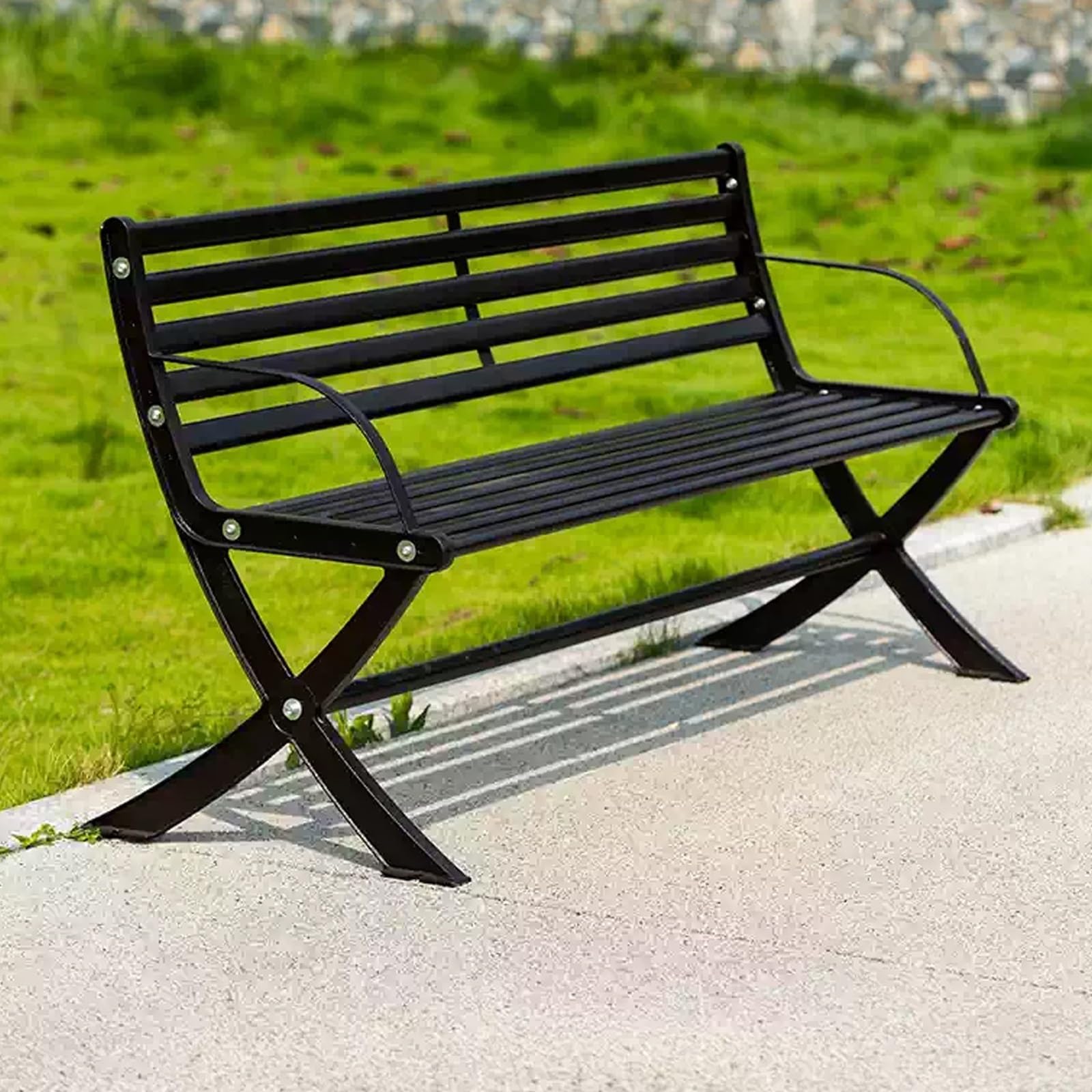 Banco de metal para exteriores con asiento ergonómico y reposabrazos cómodos