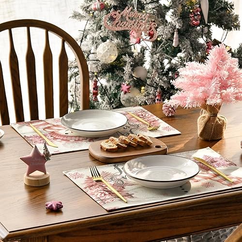 Miniatura 4 de Artoid Mode Juego de 4 manteles individuales de Navidad con diseño de árbol de Navidad Let It Snow Pink Snowman de 12 x 18 pulgadas para decoración