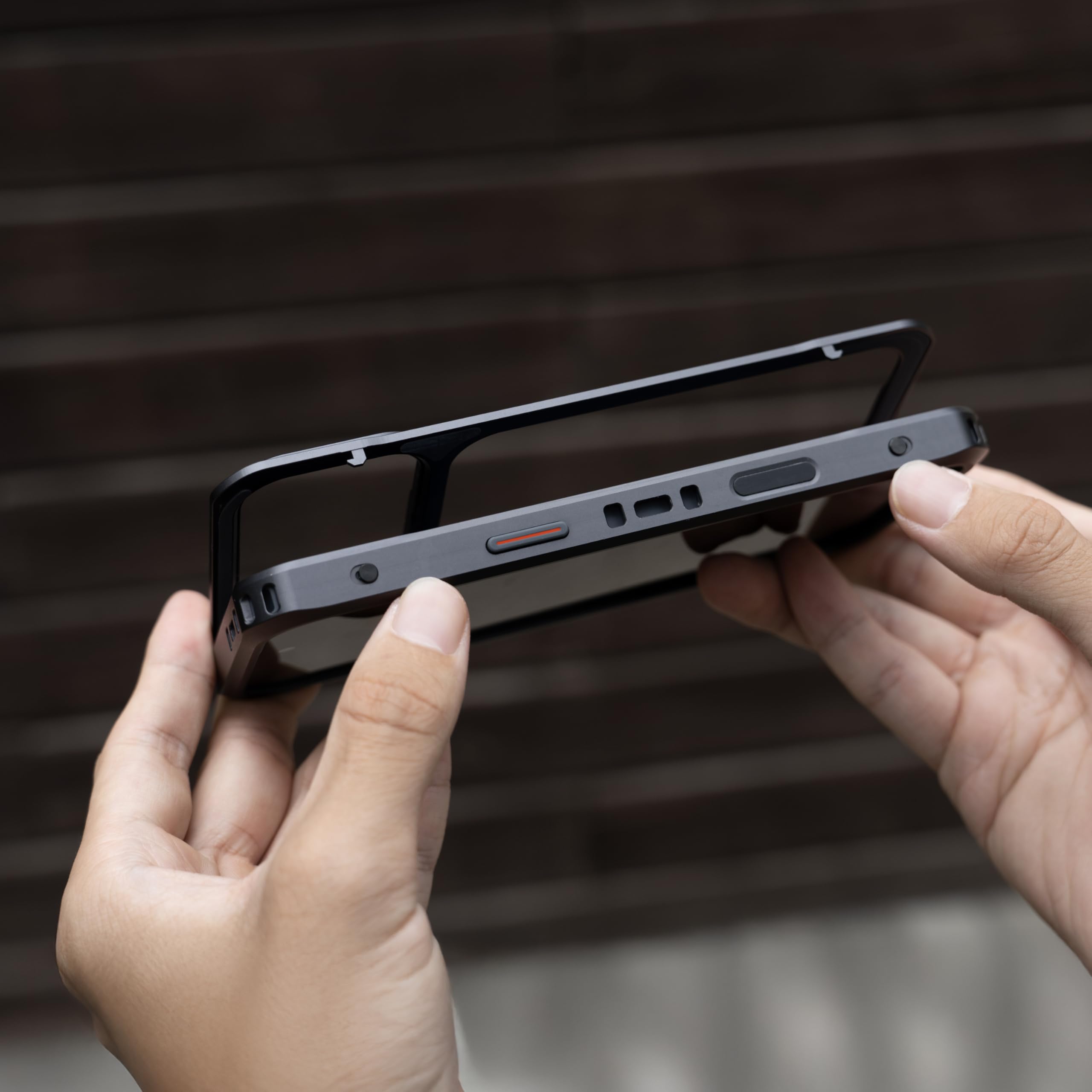 PGYTECH ProShot Jaula para Teléfono para iPhone 17 Pro, Funda Protectora de Móvil de Aleación de Aluminio con Puertos de Expansión para Video Vlogging Fotografía con Smartphone