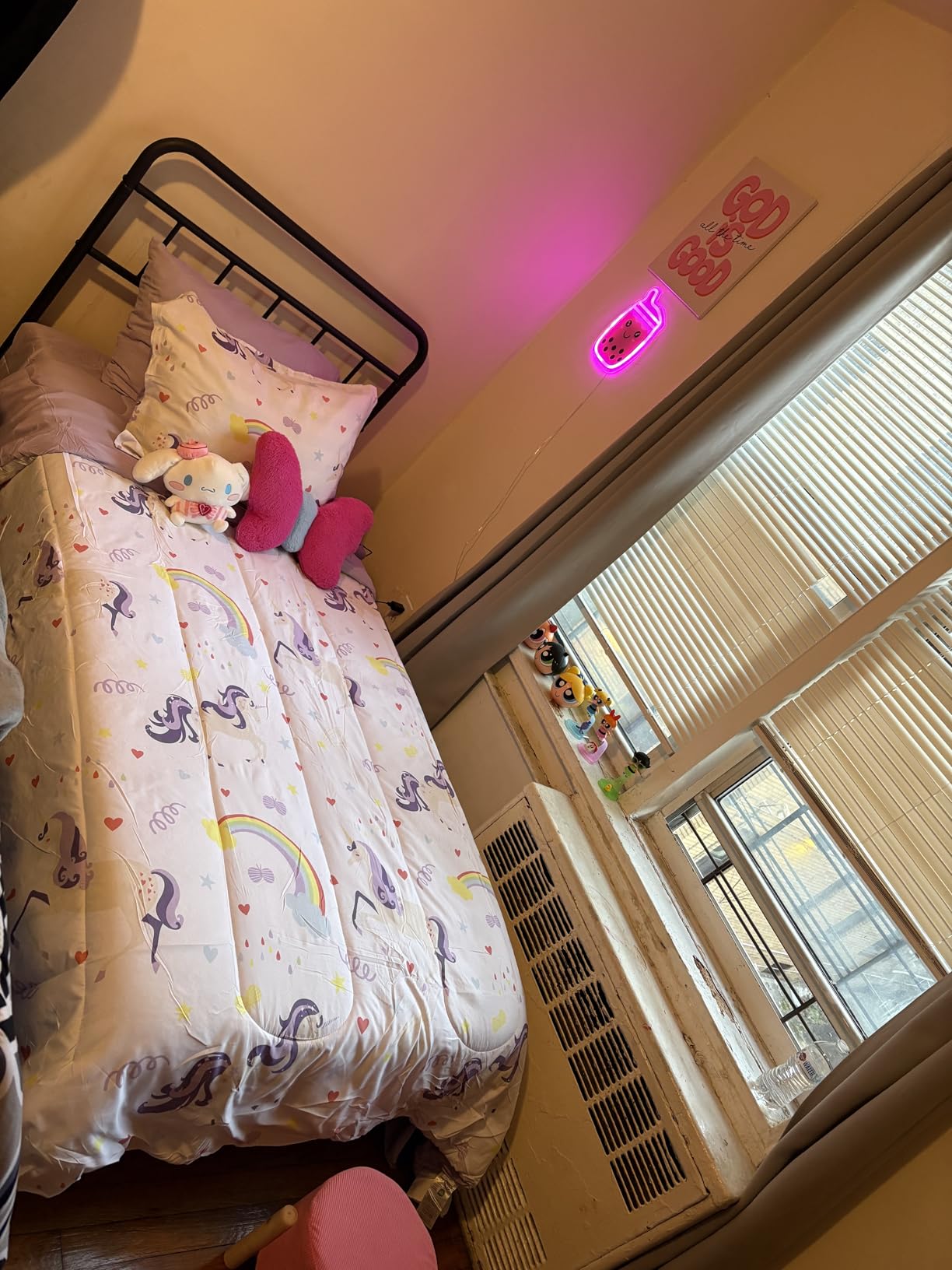 Kujielan Queen Bed Frame, 12", Black photo review