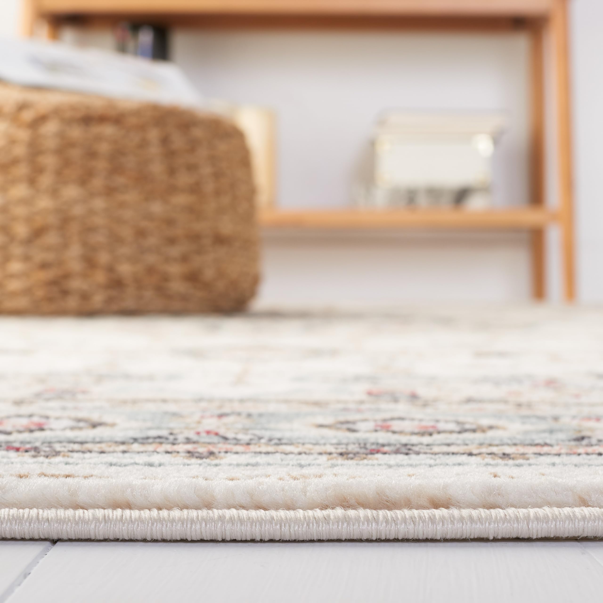 SAFAVIEH Tapis Traditionnel pour Salon, Salle à Manger, Chambre à Coucher - Lyndhurst Collection, Tapis à Poil Court, Crème et Beige, 120 x 180 cm