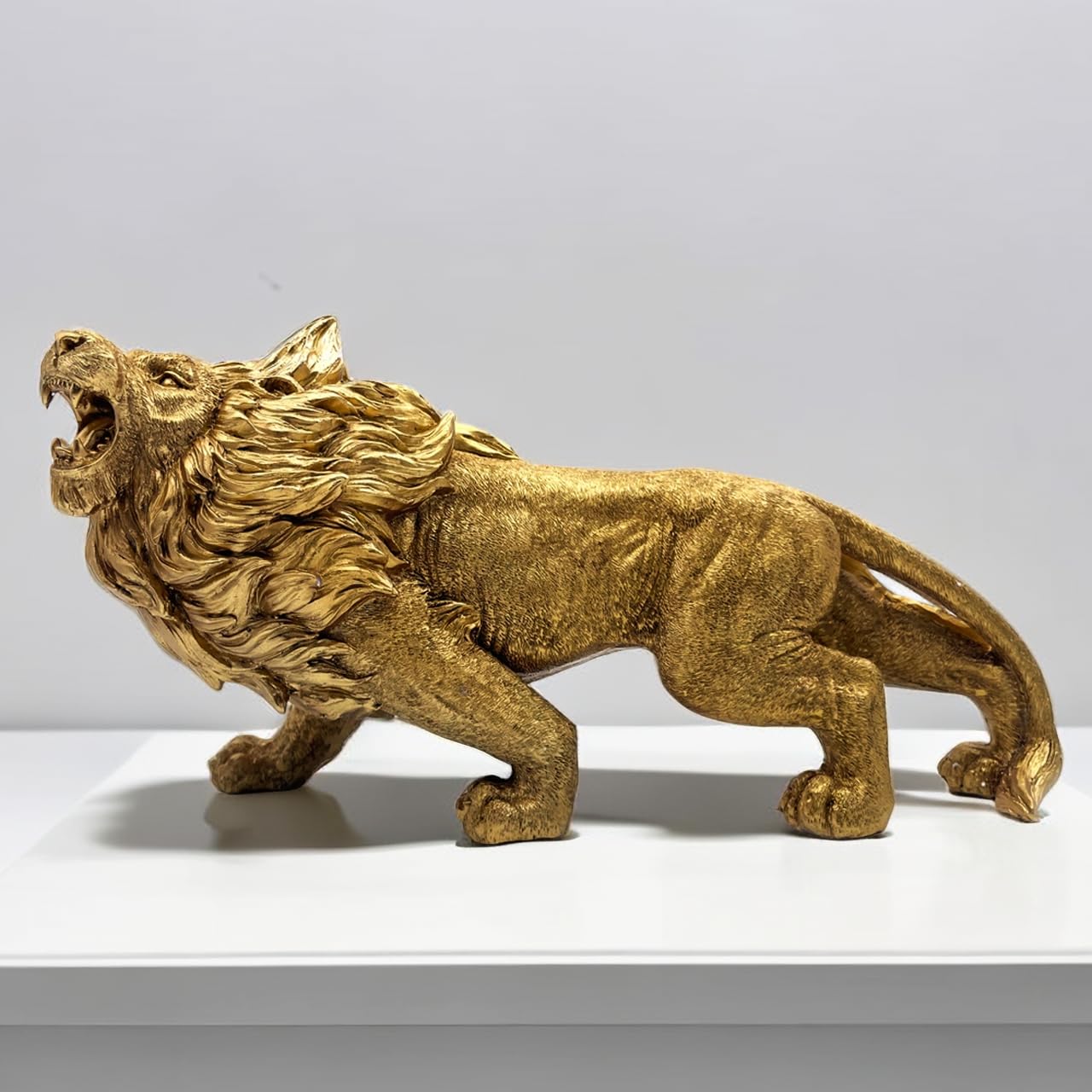 Statua di leone da 33 cm, scultura in resina, regali da collezione per gli amanti del leone, decorazione per la casa, accessori da scrivania, decorazione da giardino, decorazione per esterni, oro