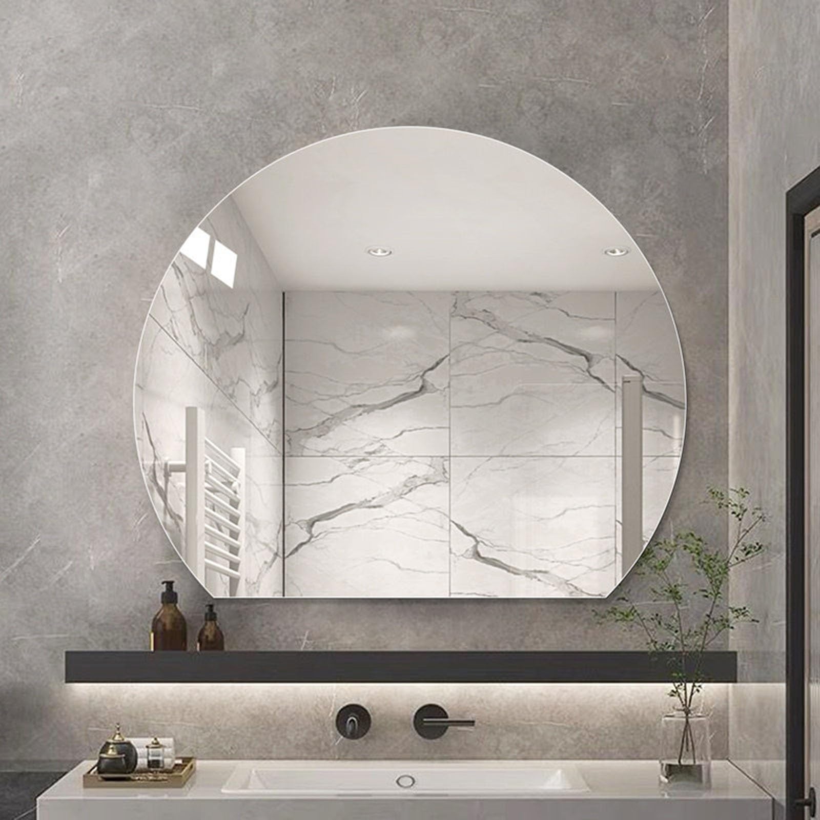 Miroir de salle de bain demi-lune pour sublimer votre chambre