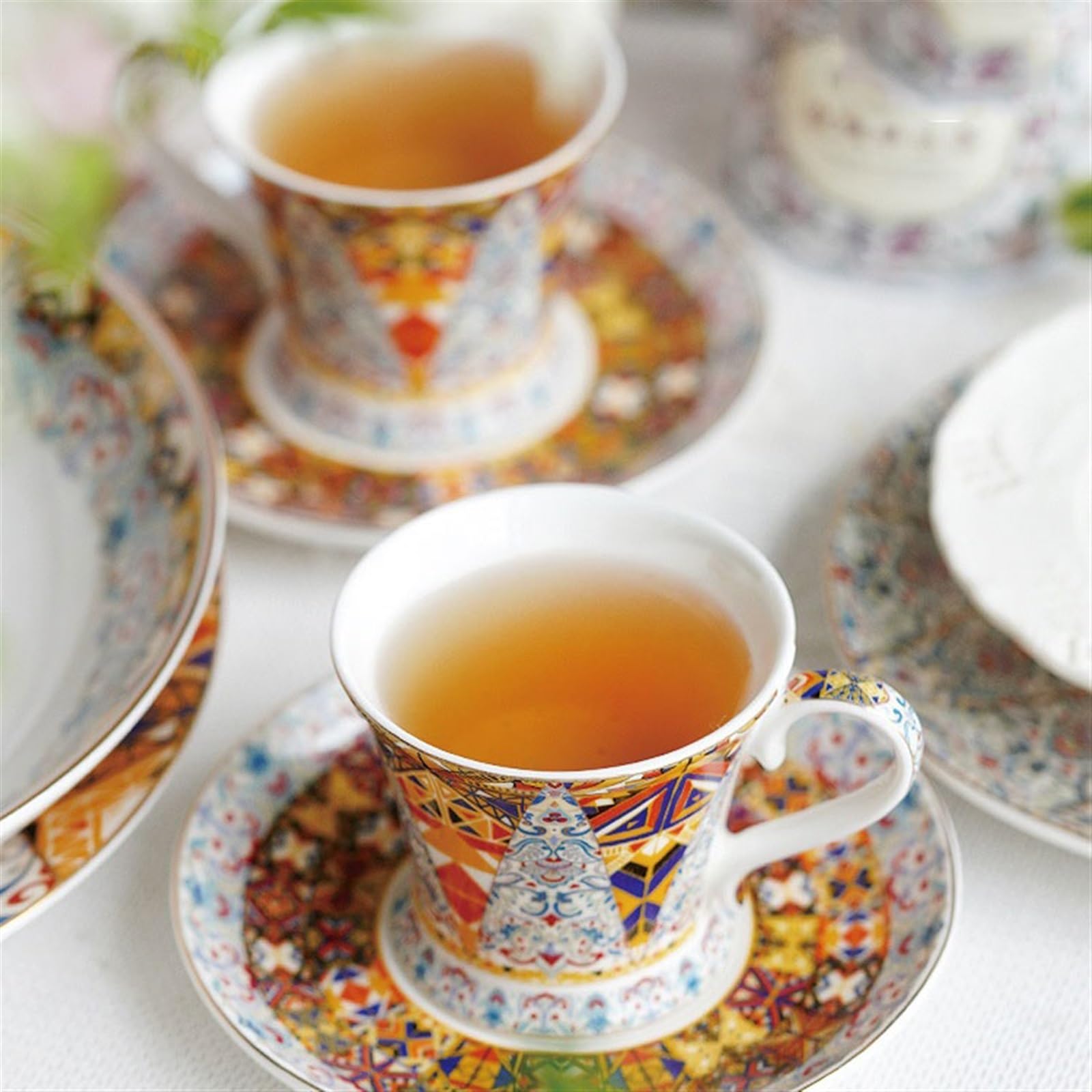 Filiżanki do herbaty Wysokiej jakości wykwintne porcelanowe filiżanki do kawy i spodki kostne zastawa stołowa vintage popołudniowa herbata talerze przekąski zestaw upominkowy latte