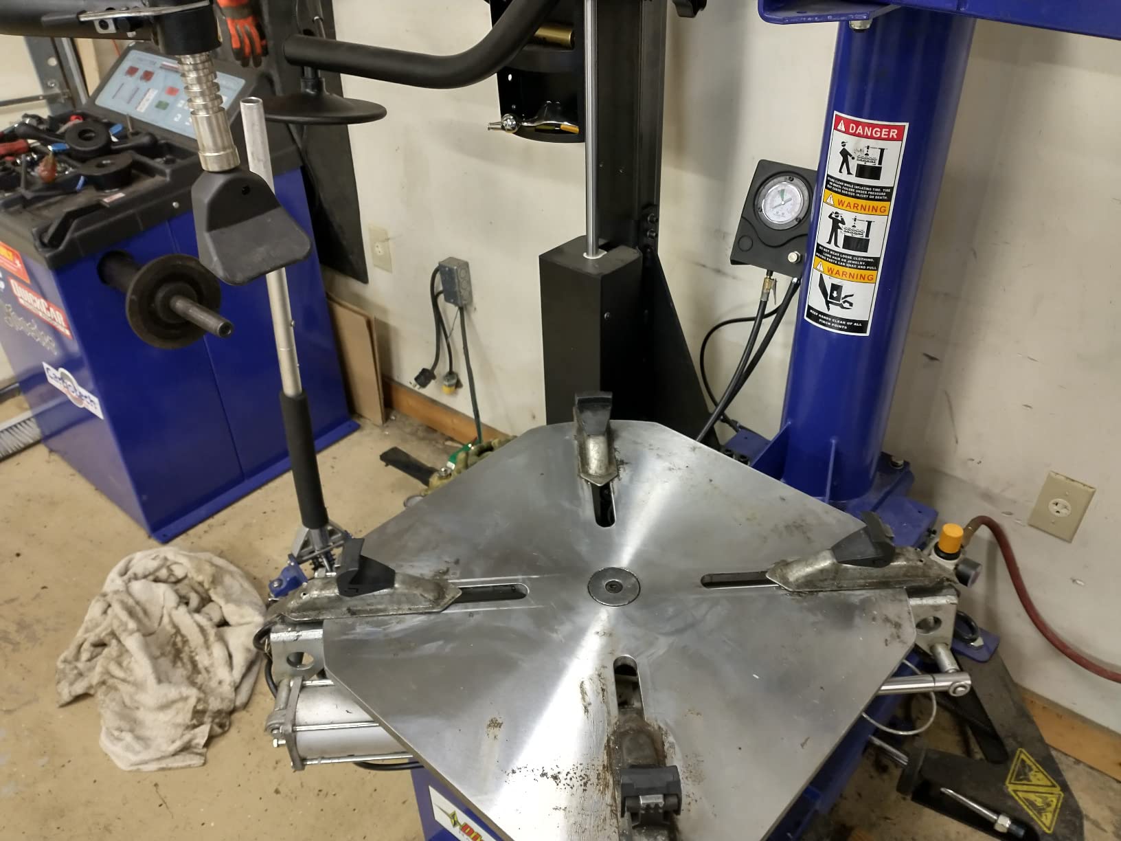 93/mo Finance Mayflower 1.5 HP Automatic Tire Changer Wheel Changers Machine Rim Balancer