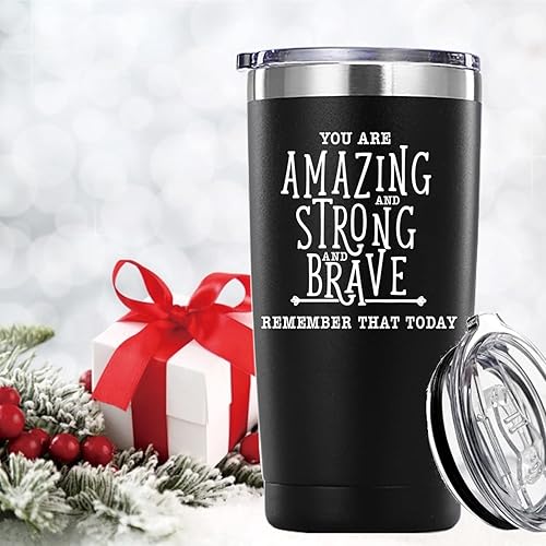 Miniatura 4 de Vaso de regalo con texto en inglés "You Are Amazing Strong And Brave". Regalos inspiradores de 20 onzas (negro) Regalos de aliento para hombres y