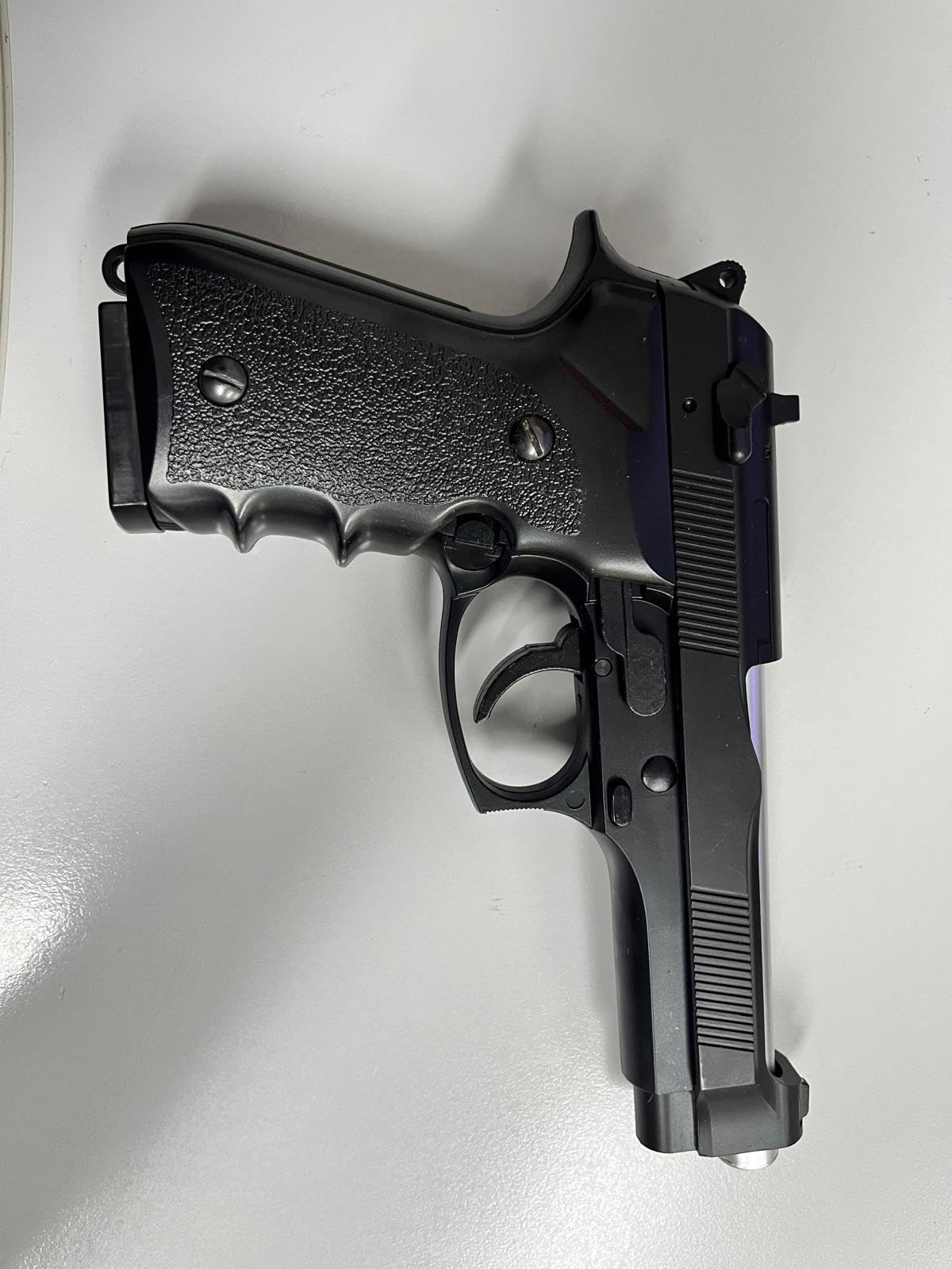 Pistolet HFC-118E M92 Noir avec Canon argenté (6MM) | Arme de Poing Airsoft (Billes en Plastique) Type Beretta 92 + Mallette PVC + Bouteille [Puissance : 0,38 Joules]