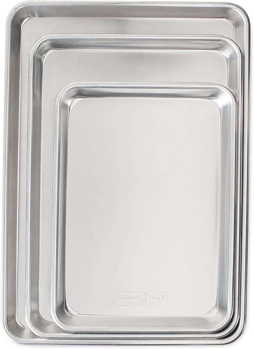 Juego de 3 piezas Nordic Ware Naturals: bandeja de aluminio de calidad comercial fabricada en EE. UU. para hornear o asar, borde de acero galvanizado encapsulado que evita la deformación; Media hoja, rollo de gelatina y un cuarto de hoja