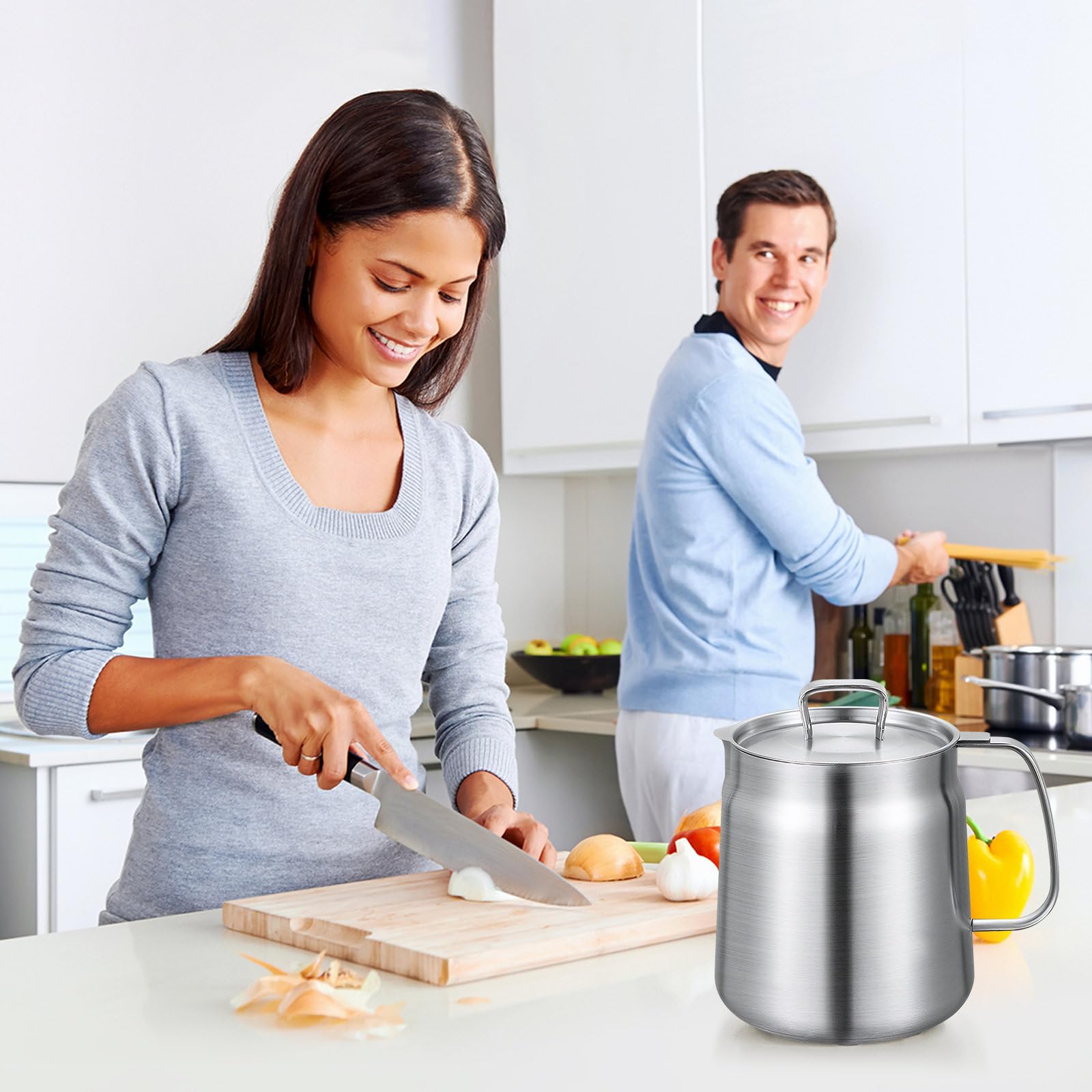 Pot de filtre à huile en acier inoxydable 304 avec panier filtrant et maille, couvercle anti-poussière et plateau antidérapant avec poignée pour stocker, frire et graisse de cuisson (2 L)