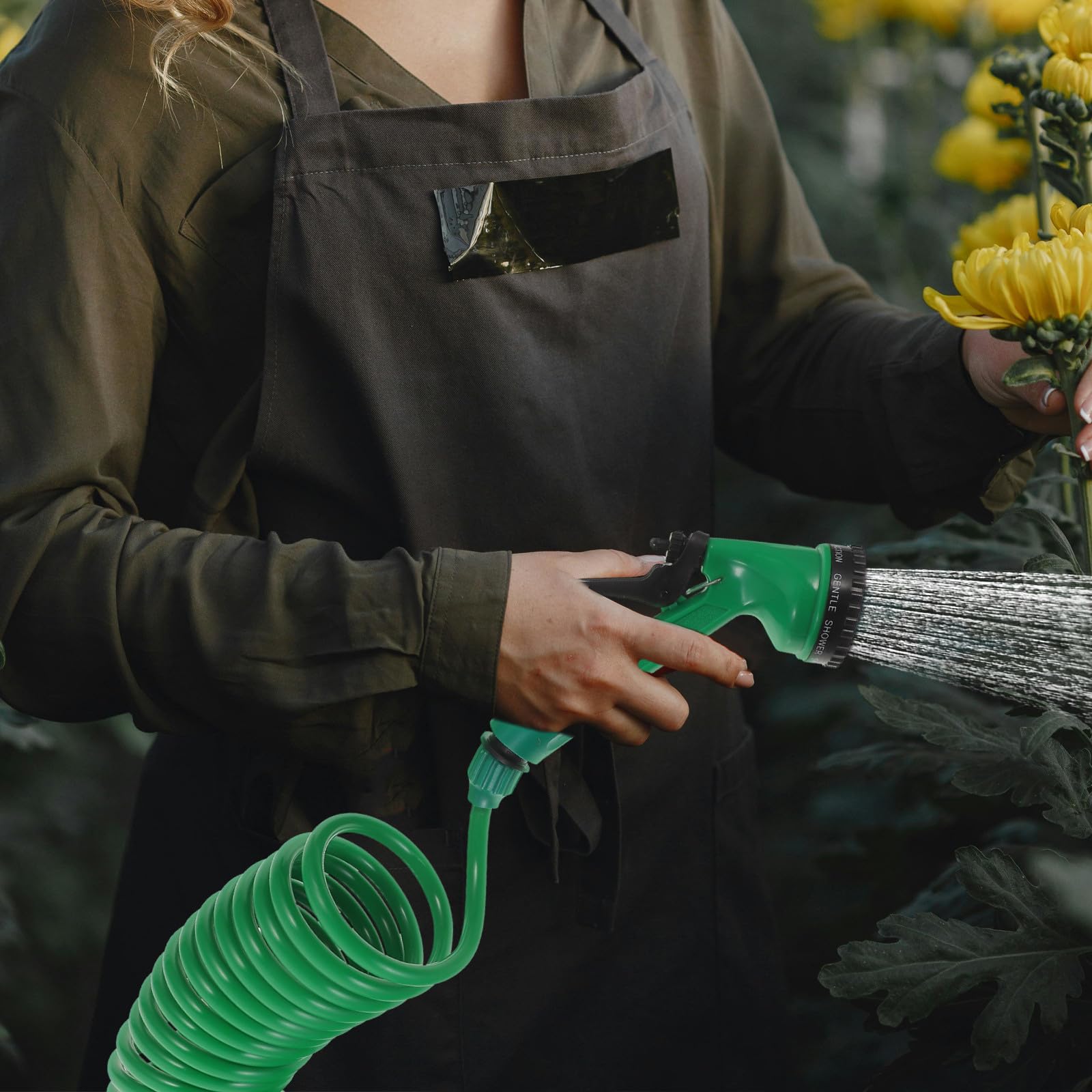Veemoon Tubo da Giardino Retrattile 10 M Tubo Flessibile da Giardinaggio Autoavvolgente in Materiale Resistente per Irrigazione Esterni Pulizia Auto e Innaffiatura Fiori Colore Casuale