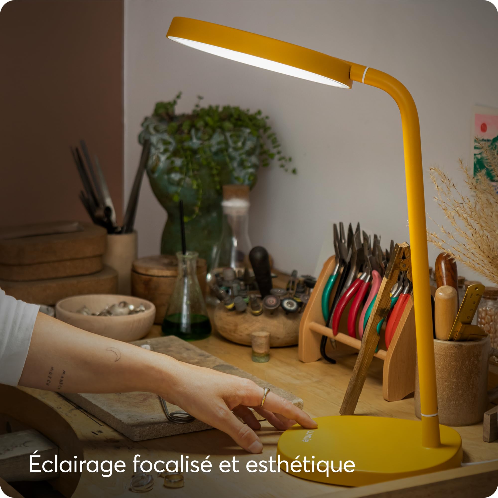 Lumie Task | Lampe LED thérapie lumineuse, réglable, anti-déprime hivernale, éclairage cristallin, confort visuel, meilleure humeur et énergie | Jaune Doré
