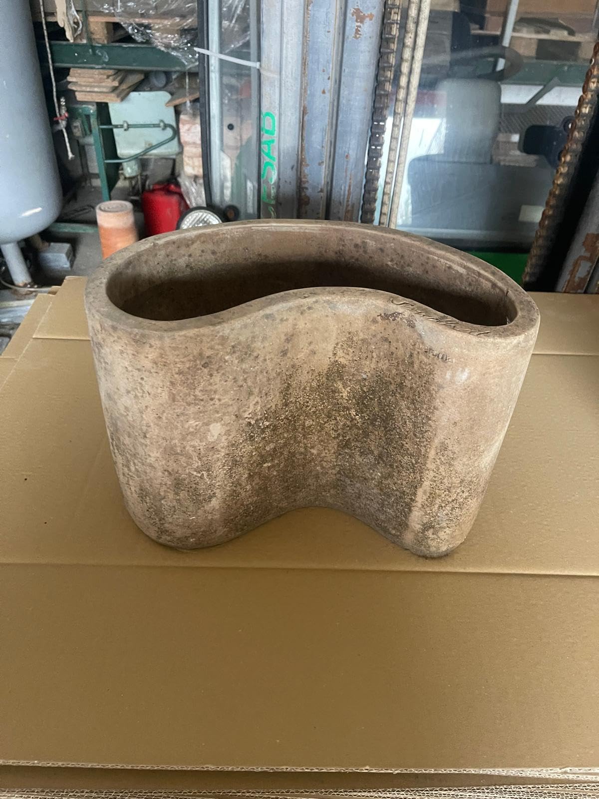 Generico Vaso in Terracotta a Forma di Fagiolo in Argilla Invecchiata, 40 cm