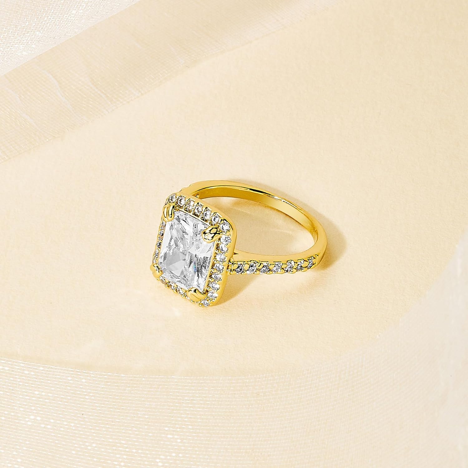 KEAO BROOKE 3 Carat Princess-Cut Halo Engagement Ring with Pavé Accent Stones, Classic Cushion Halo Setting, Elegant Bridal Jewelry