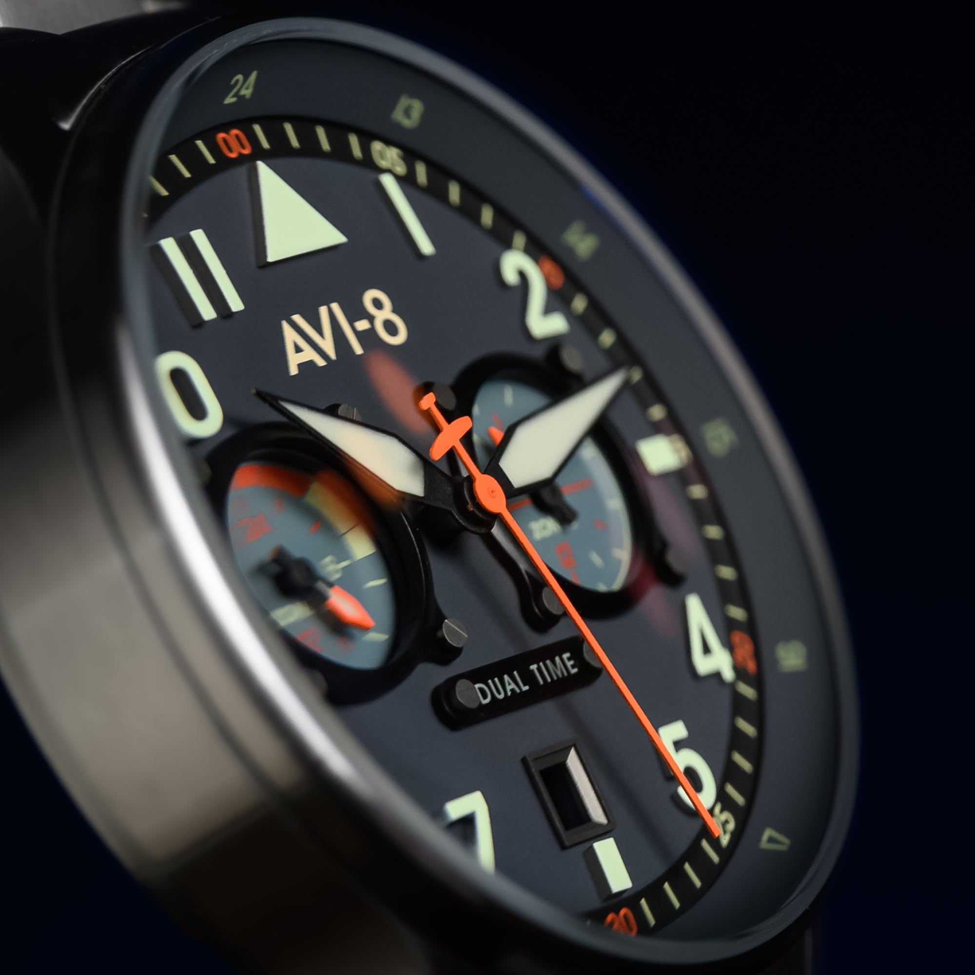AVI-8 Herren 43.5mm Hawker Hurricane Carey Dual Time Japanese Quartz Fliegeruhr mit Leder- oder Edelstahlband AV-4088