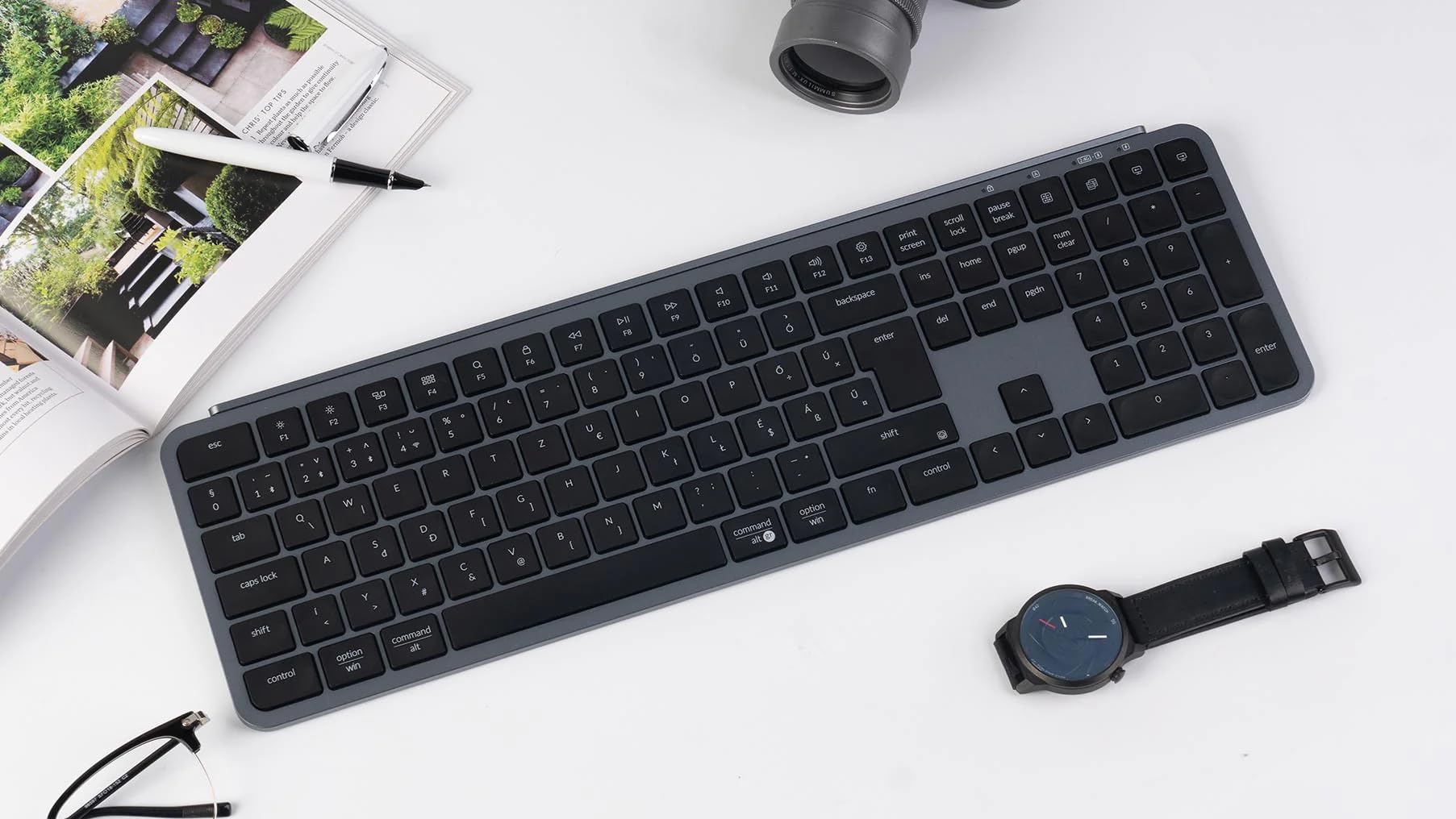 Keychron Teclado inalámbrico B6 Pro Ultra Delgado Full Size Layout Italiano ISO QWERTY, configurable ZMK, Teclas PBT, 3 Modos 2,4 GHz/Bluetooth/cableado, Compatible con Win/Mac/Linux, Gris Espacial