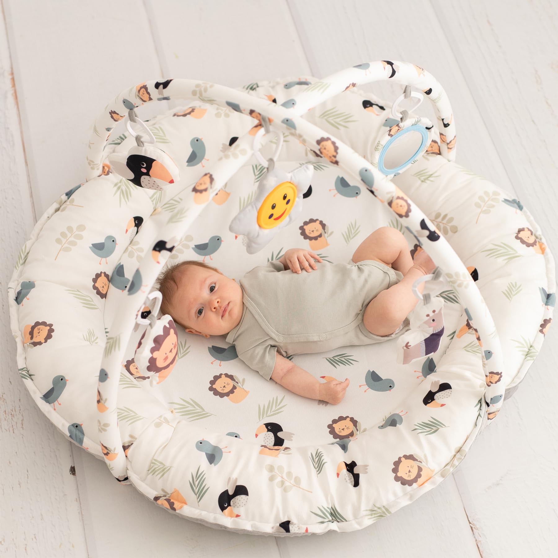 Olmitos - Gimnasio para bebés Multifuncional y Evolutivo con Arcos de juguetes LION, Manta de juegos, Juguetes Colgantes y Música - Estimula el Desarrollo Motor y Sensorial del Bebé