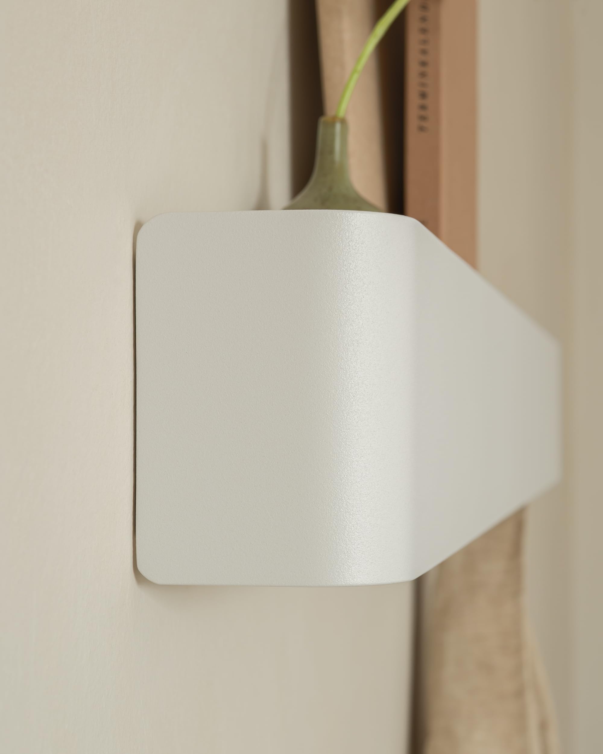 Kazai. Percheros de pared originales 'Tone' | Panel moderno con colgadores de ropa ocultos y estante | Percheros para entrada minimalista en metal | Perchero de montaje en pared | Blanco