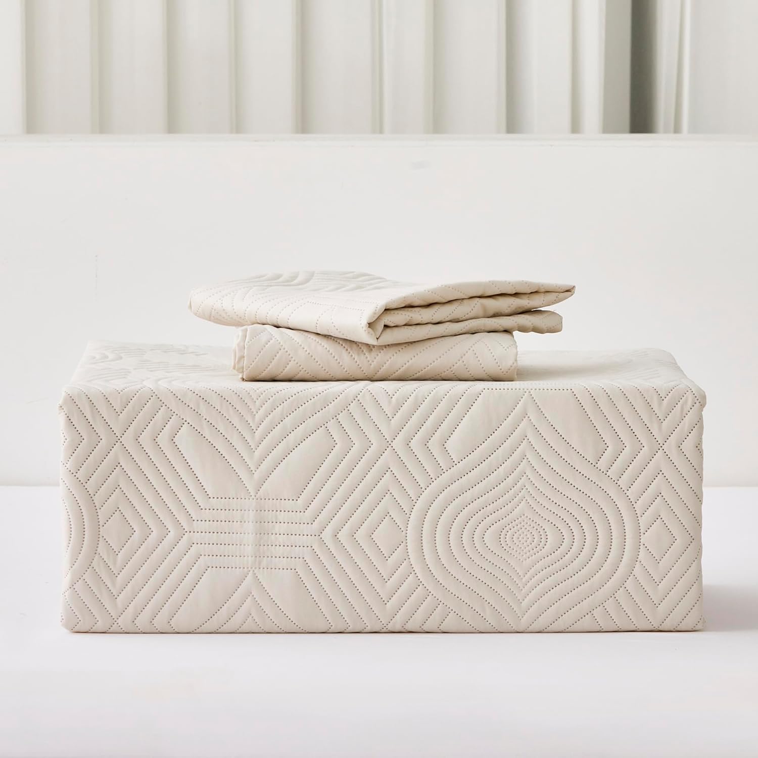 ATMOSURELY Quilts for Queen Bedding Set Beige Bedspreads - Soft Lightweight Breathable Bedspread Comforter - Boho Geometric Patchwork Coverlet for All Season - 3 Pieces (Beige Ellipse, Queen)