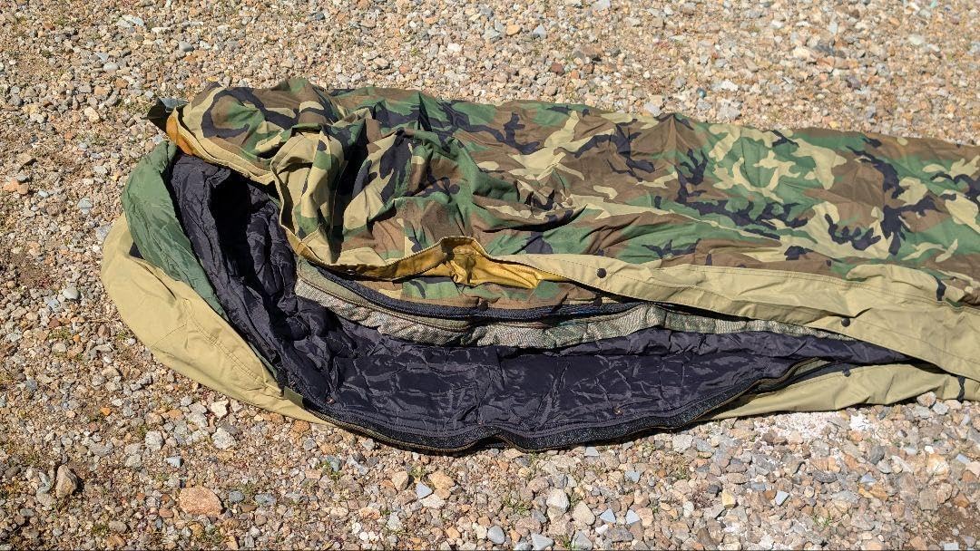 米軍実物ゴアテックス寝袋[シュラフ]３層構造 米軍実物ゴアテックス寝袋[シュラフ]3層構造