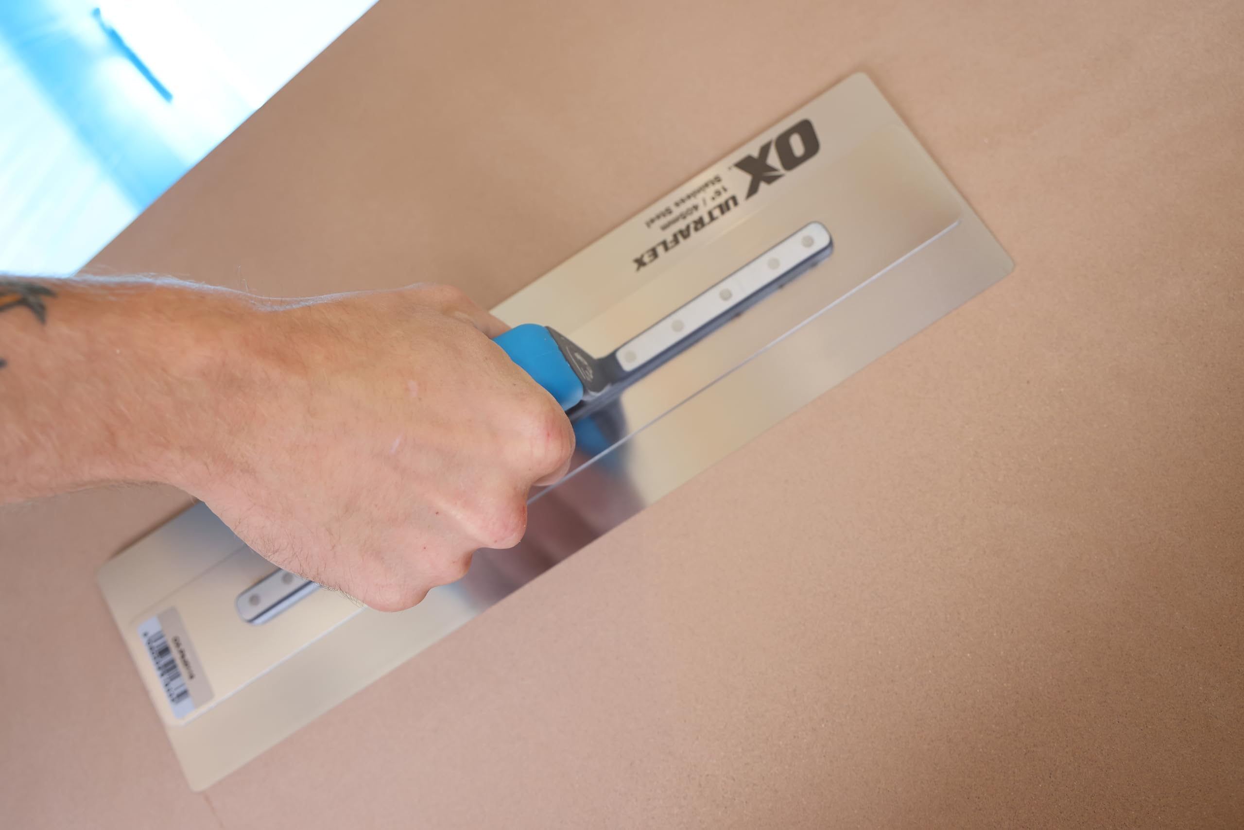OX Pro UltraFlex Finishing Trowel 16in / 405 x 110 mm