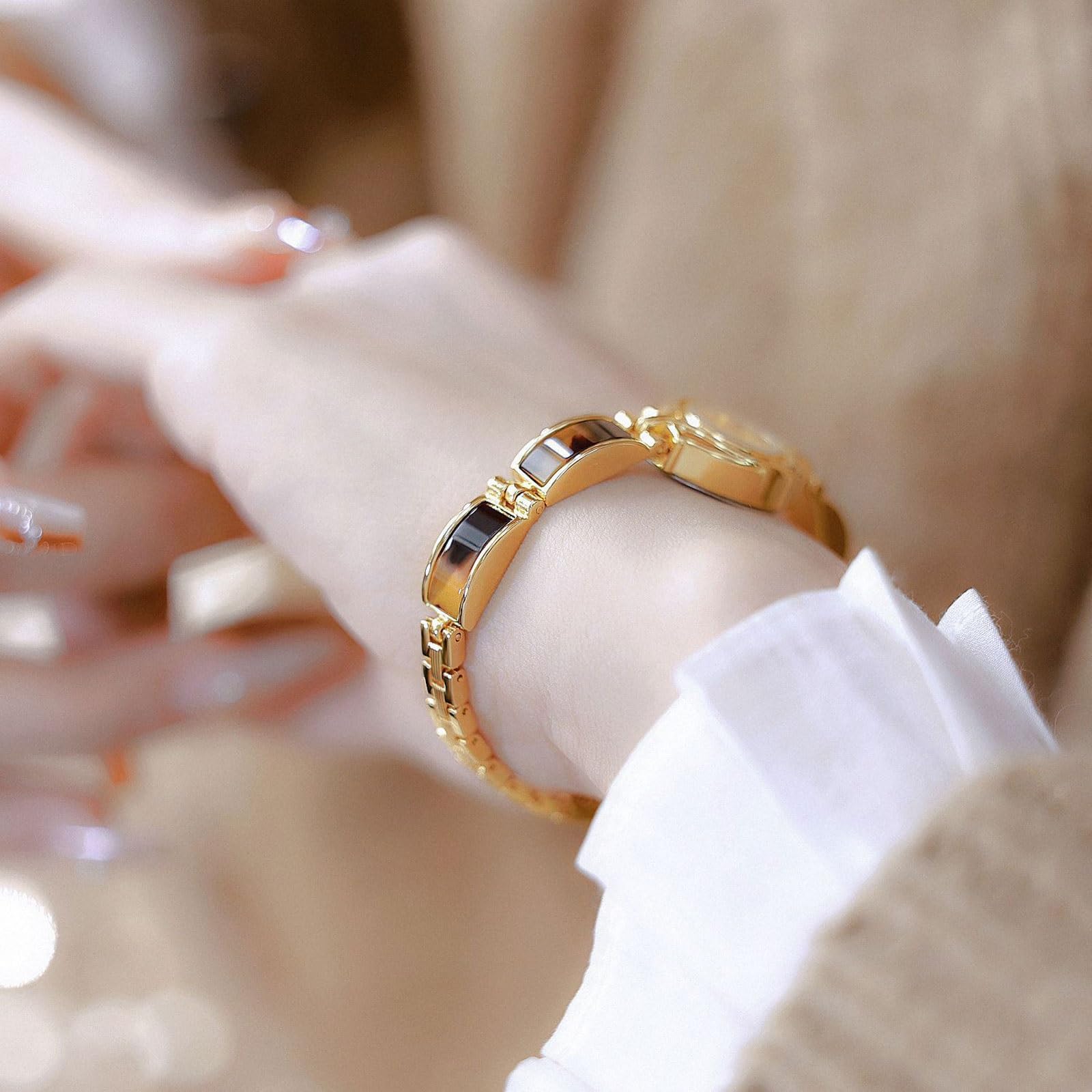 Reloj de Cuarzo Resistente al Agua (Paquete de 2), con Pulsera de Color ámbar y Tortuga, Estilo Retro, Redondo y pequeño, un Hermoso Regalo for Mujer. Reloj de Pulsera(Gold)