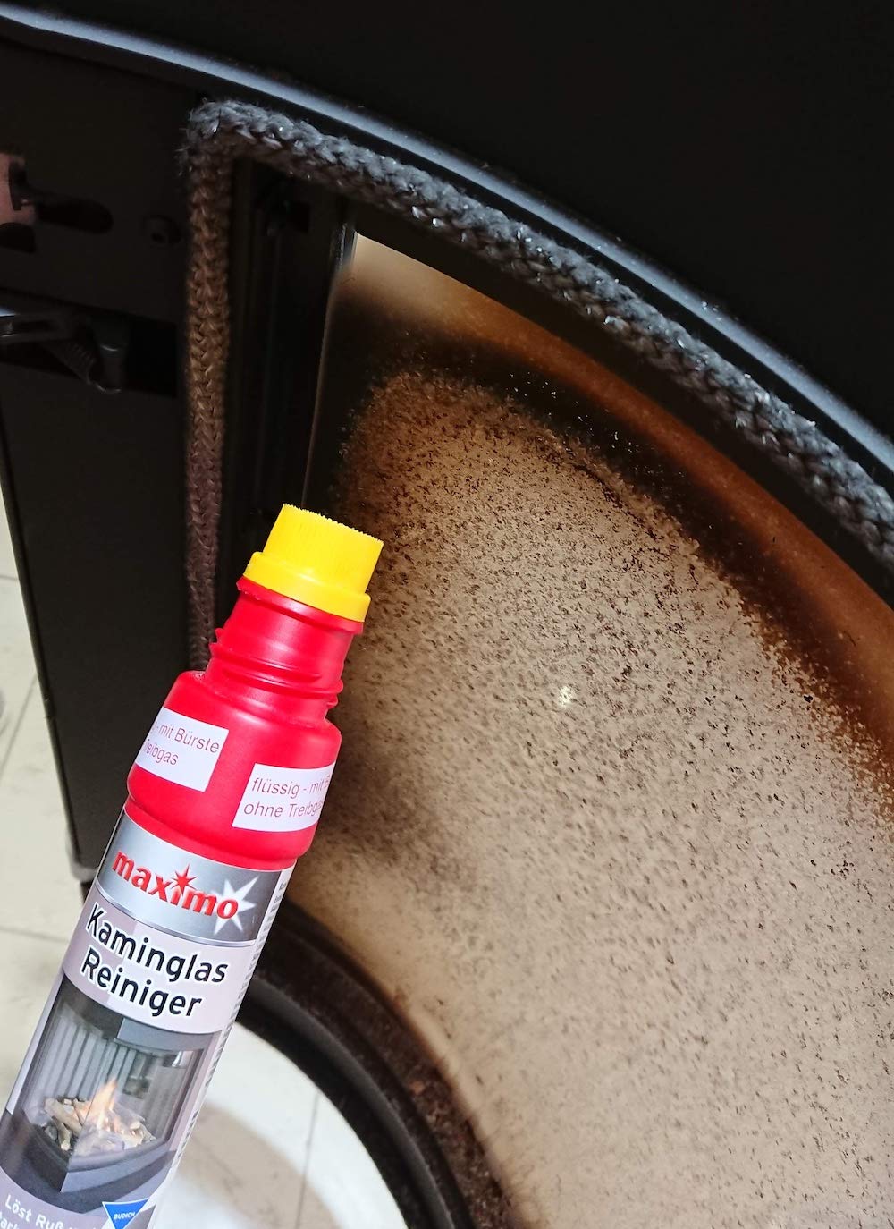 Kaminscheibenreiniger Maximo | Power Activ-Gel gegen hartnäckigste Verschmutzungen wie Ruß und Eingebranntes | Hochergiebig mit integrierter Bürste (12)