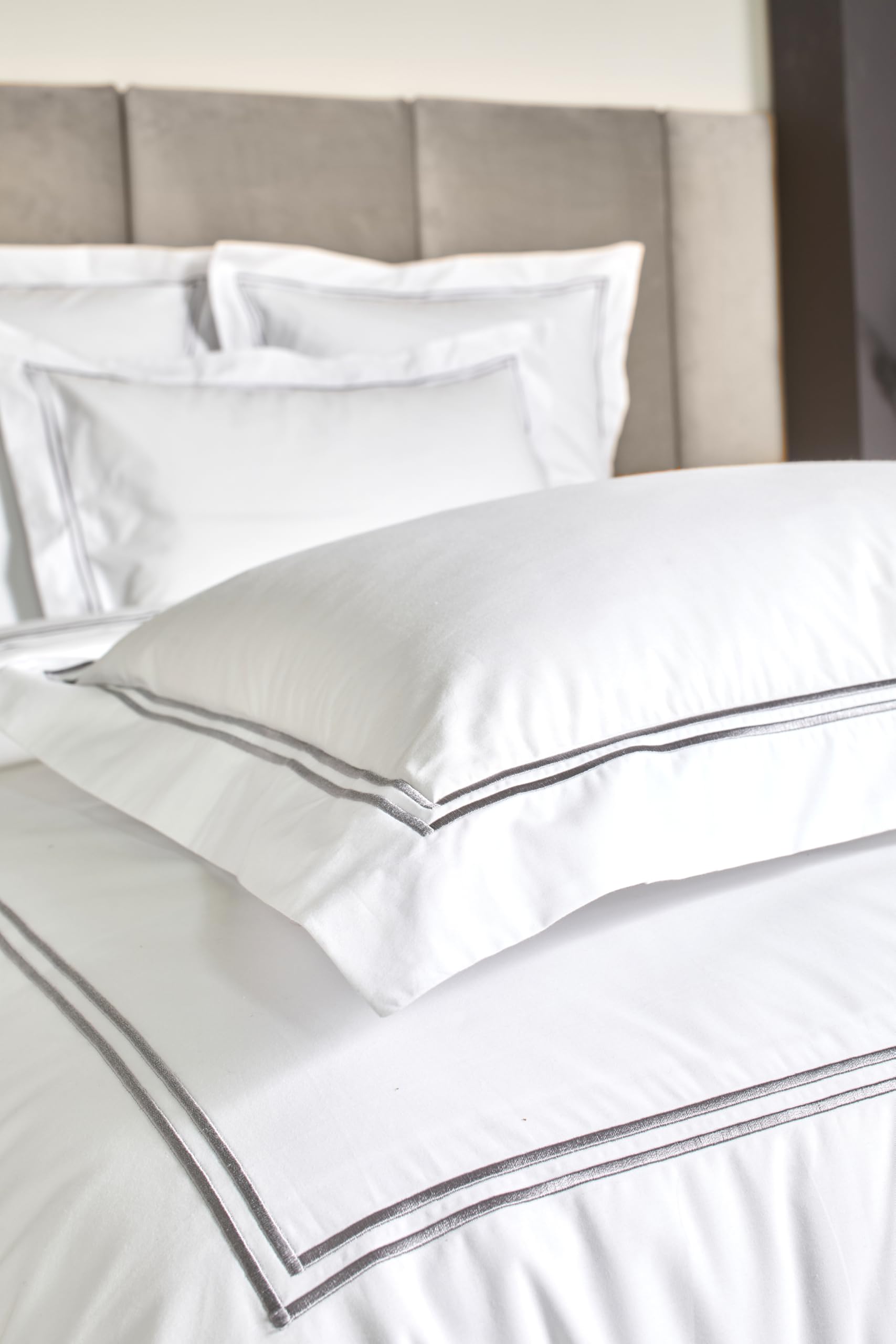 Taies d'oreiller 64x64 en percale pour un lit double broderie frais et élégant chaque soir