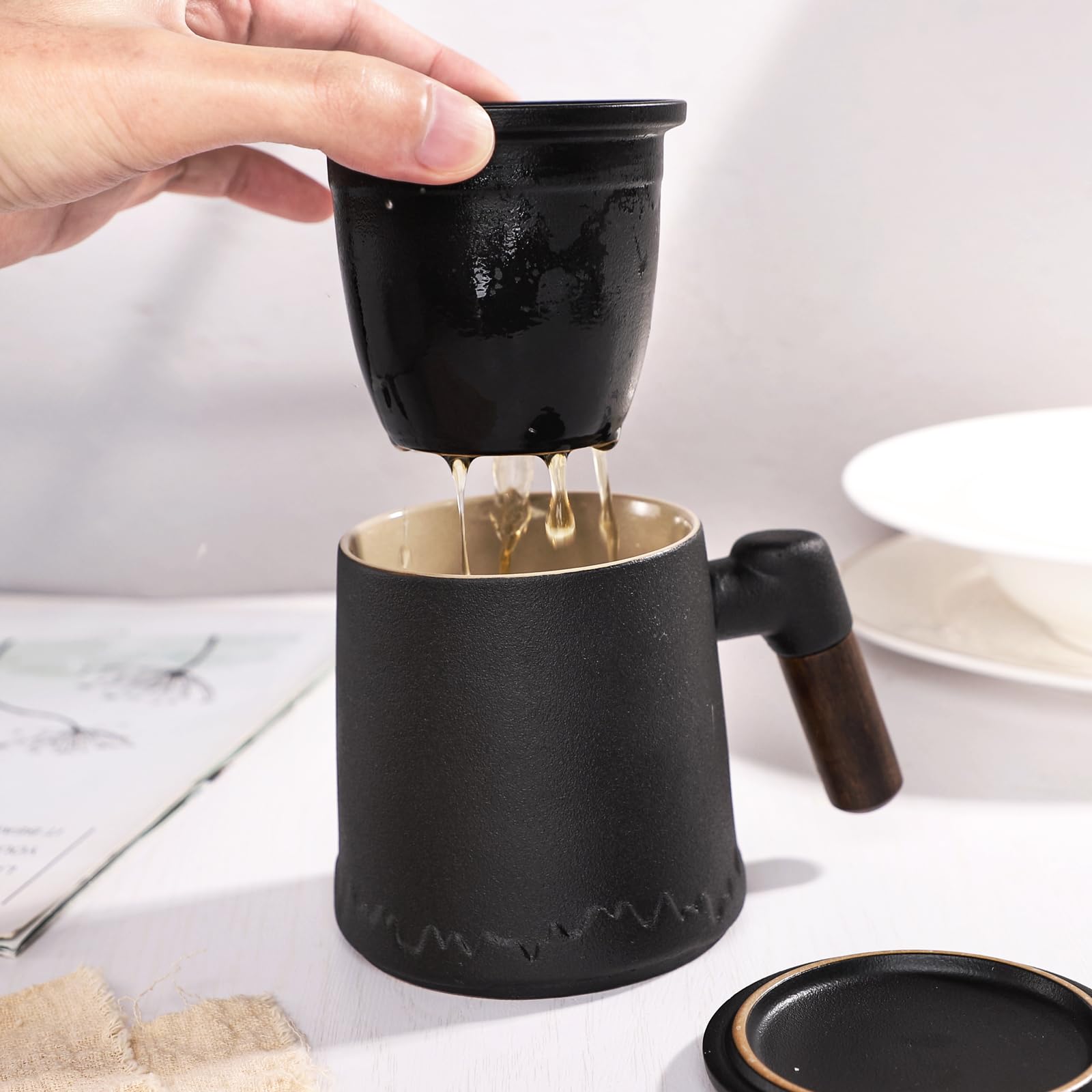 Teetasse mit Teesieb und Deckel 400ml Keramik Teebecher für grünen Tee Kaffeemomente (Schwarz)