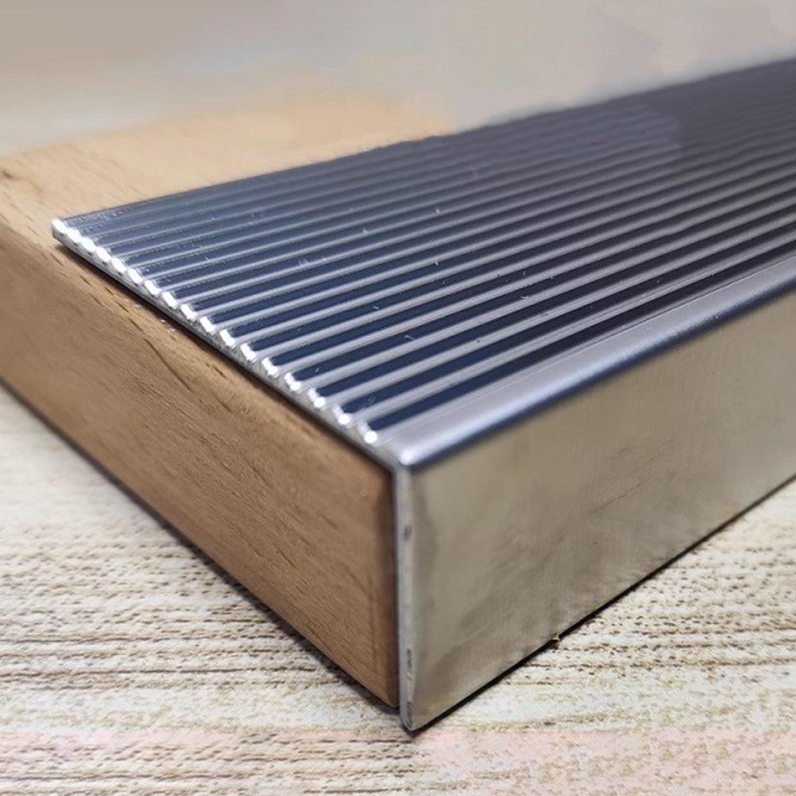 Genérico Perfil de remate para peldaños de escaleras de Madera, hormigón y baldosas - Protector de Borde en Forma de L, 5-10 cm de Ancho, 130 cm de Largo, Tira de transición para alféizares y Suelos,