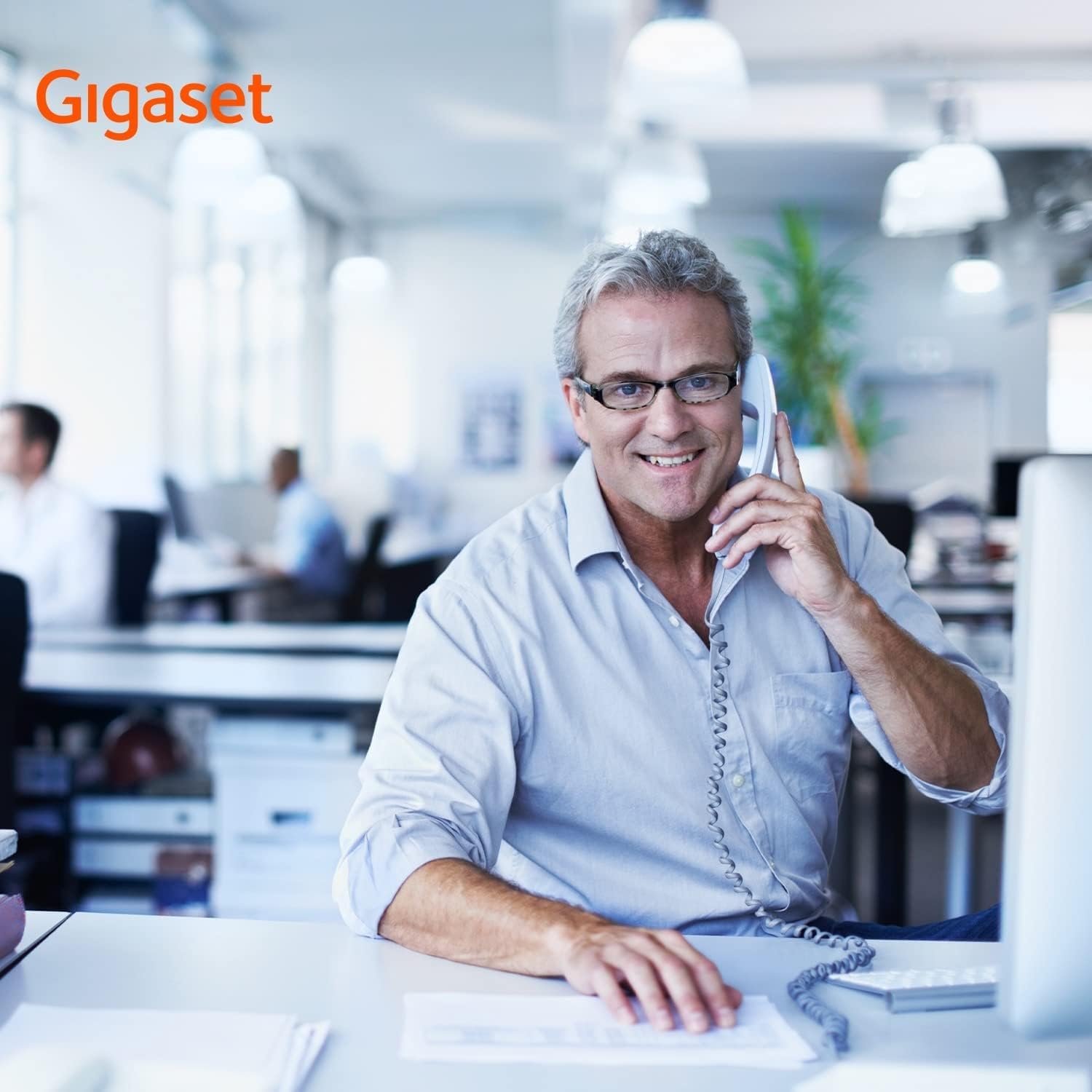 Gigaset DESK 400 - Schnurgebundenes Telefon mit elastischem Kabel - Platz für 10 Kurzwahleinträge - Wahlwiederholung - MFV- oder Impulswahl einstellbar, schwarz [Deutsche Version]