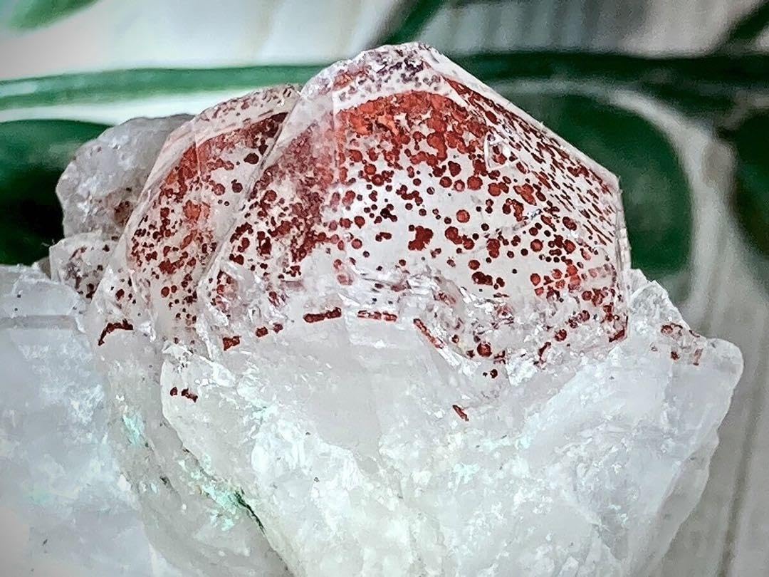 ストロベリーファントムクォーツ大きめファイヤークォーツ苺水晶原石①