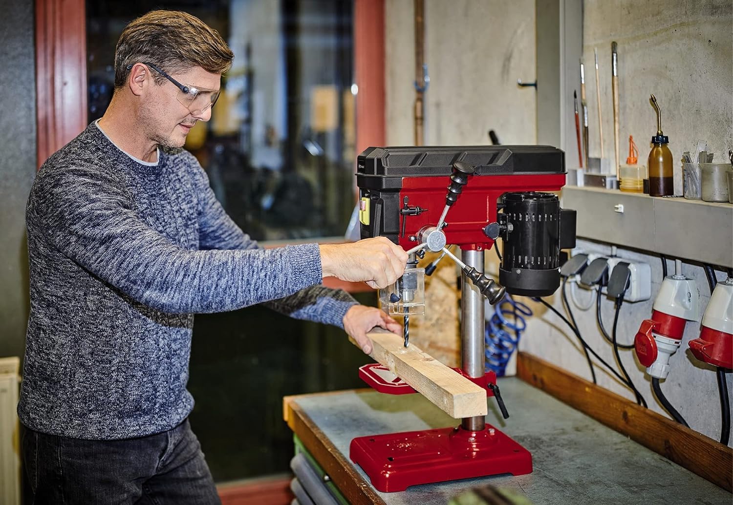 Einhell Säulenbohrmaschine TC-BD 500 (500 W, bis 2410 min-1, 9 Stufen, max. Bohrtiefe 50 mm, einstellbarer Tiefenanschlag, neig-/drehbarer und höhenverstellbarer Bohrtisch)
