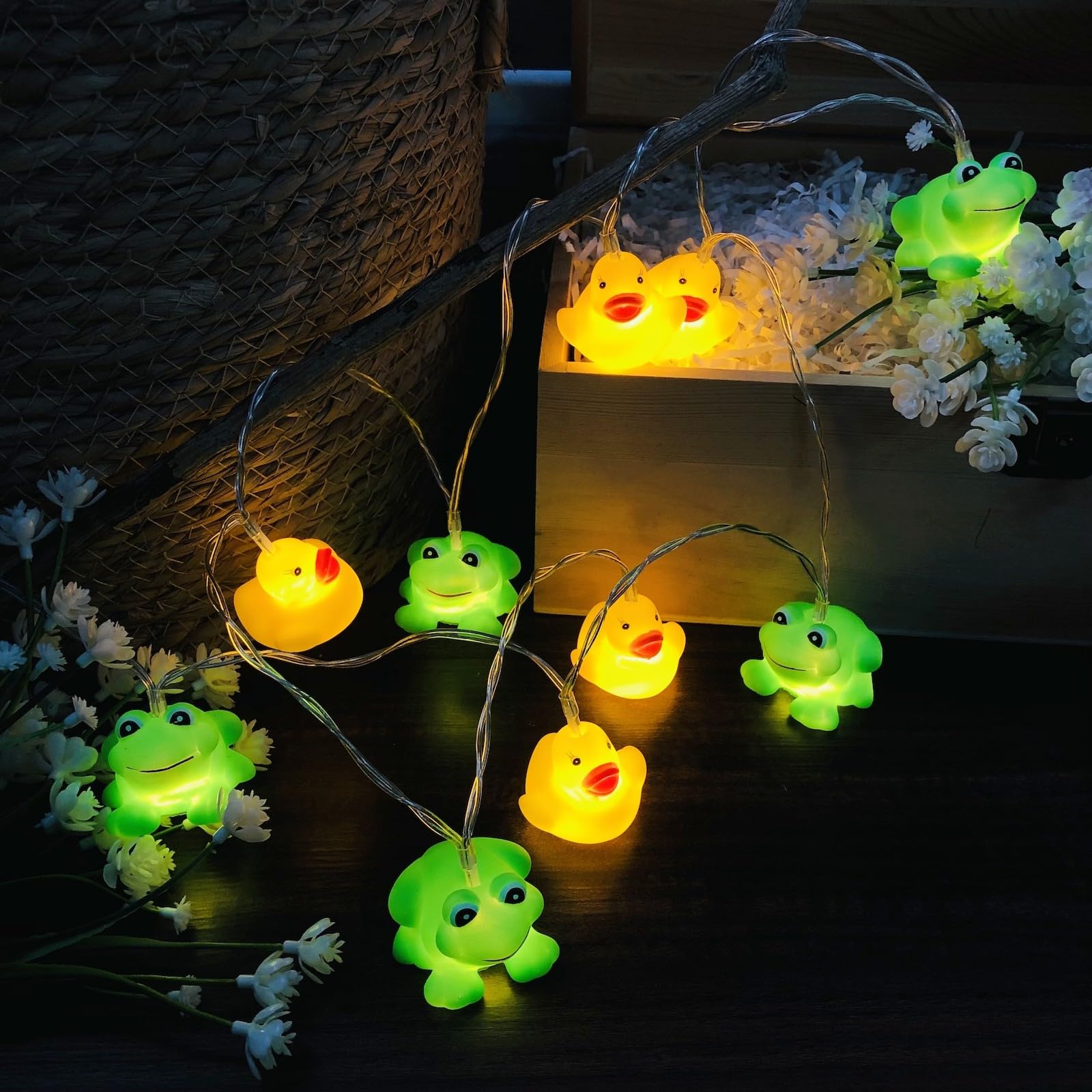 Riaxuebiy 3D Painted Frog Duck String Lights Battery Operated 10LED Animal Shape Frog Duck Decor Night Lights for Bedroom Birthday Party Decoration (10 LED/5.4ft)