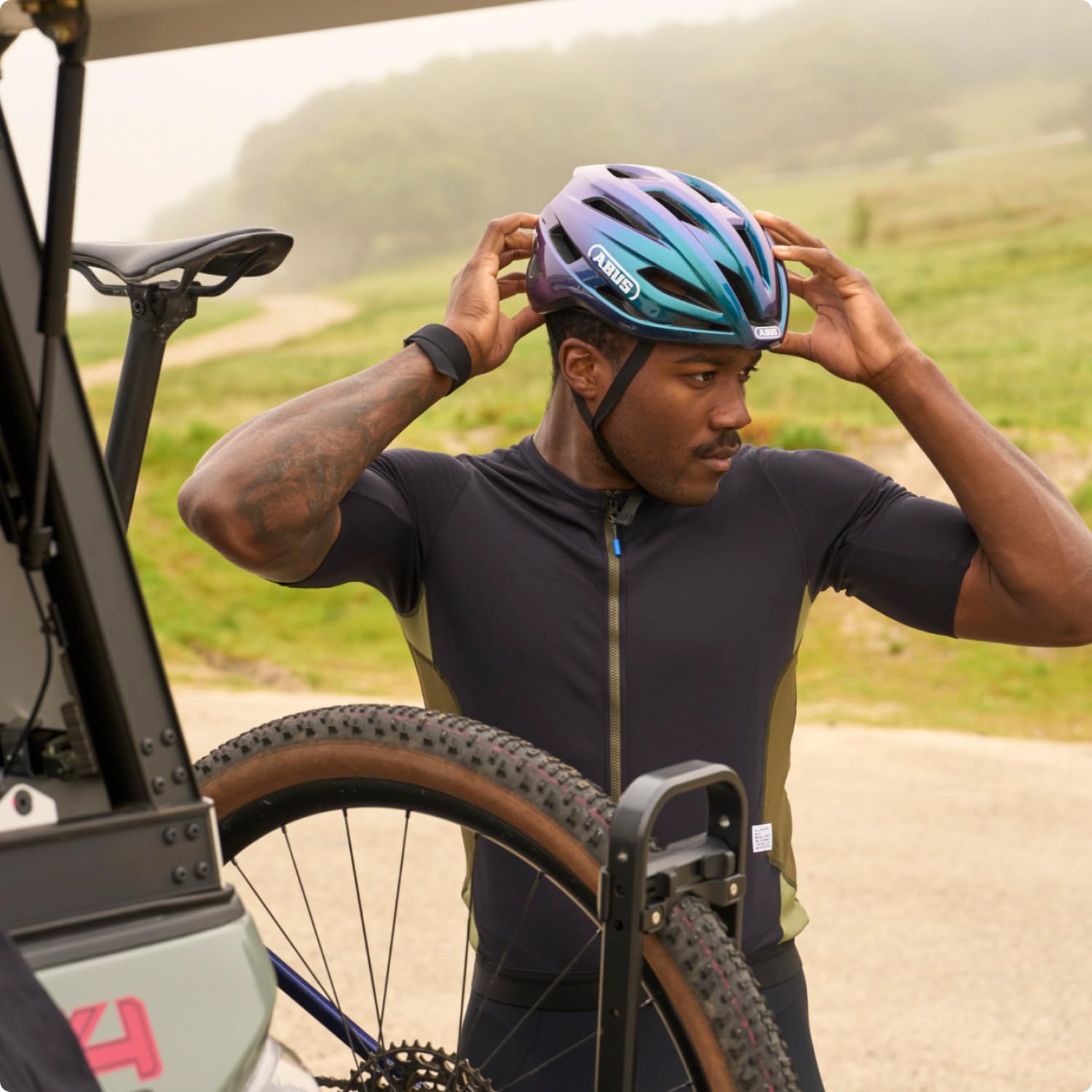 ABUS Rennradhelm StormChaser ACE - Leichter Fahrradhelm für Radrennen, Gravelbike-Touren und Cyclocross - für Damen und Herren
