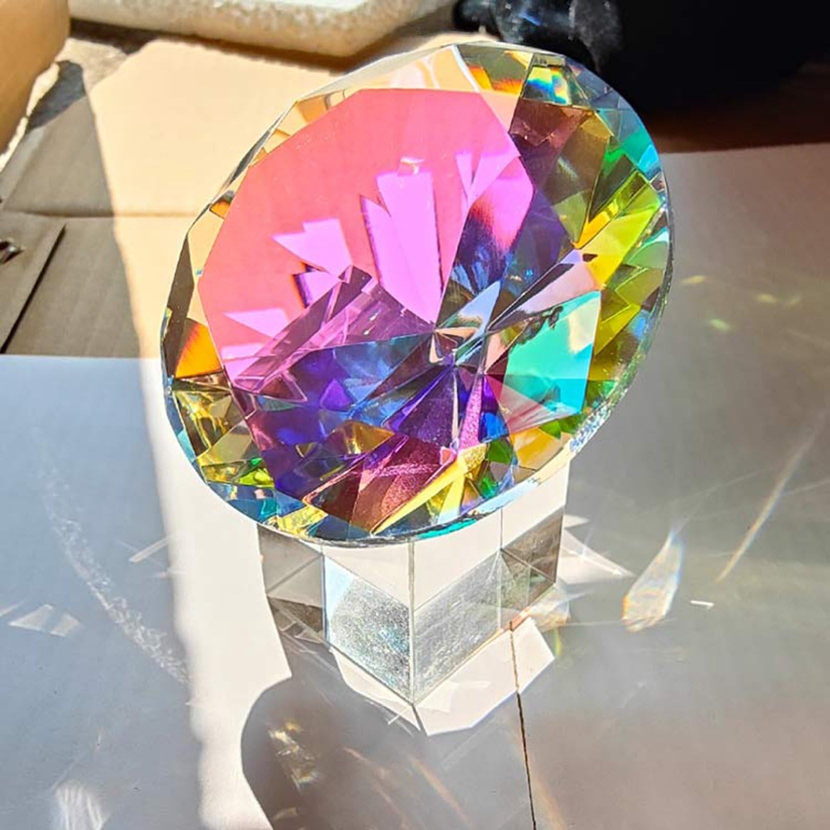 クリスタル ダイヤモンド型 置物k9白水晶レインボー入り