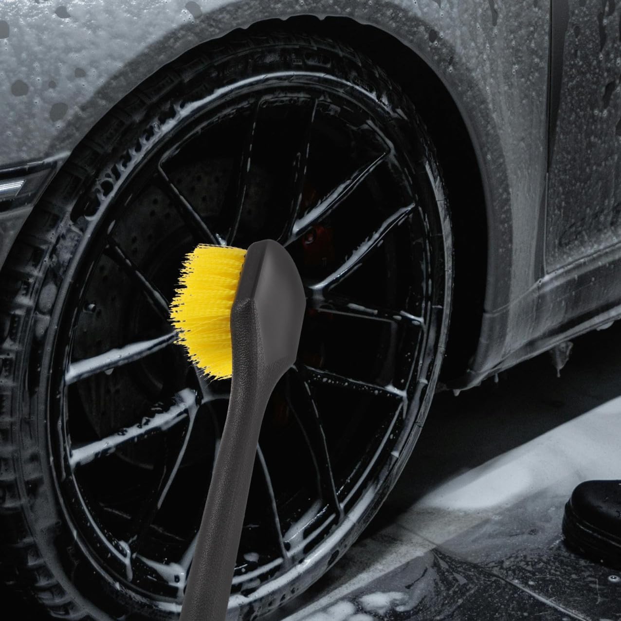 GALPADA Long Handle Tire Brush with Nylon Hard Bristles, Car Wheel Cleaning Brush for Auto Detailing and Rim Care, Yellow Tire Wash Tool for Motorcycle and Car Maintenance