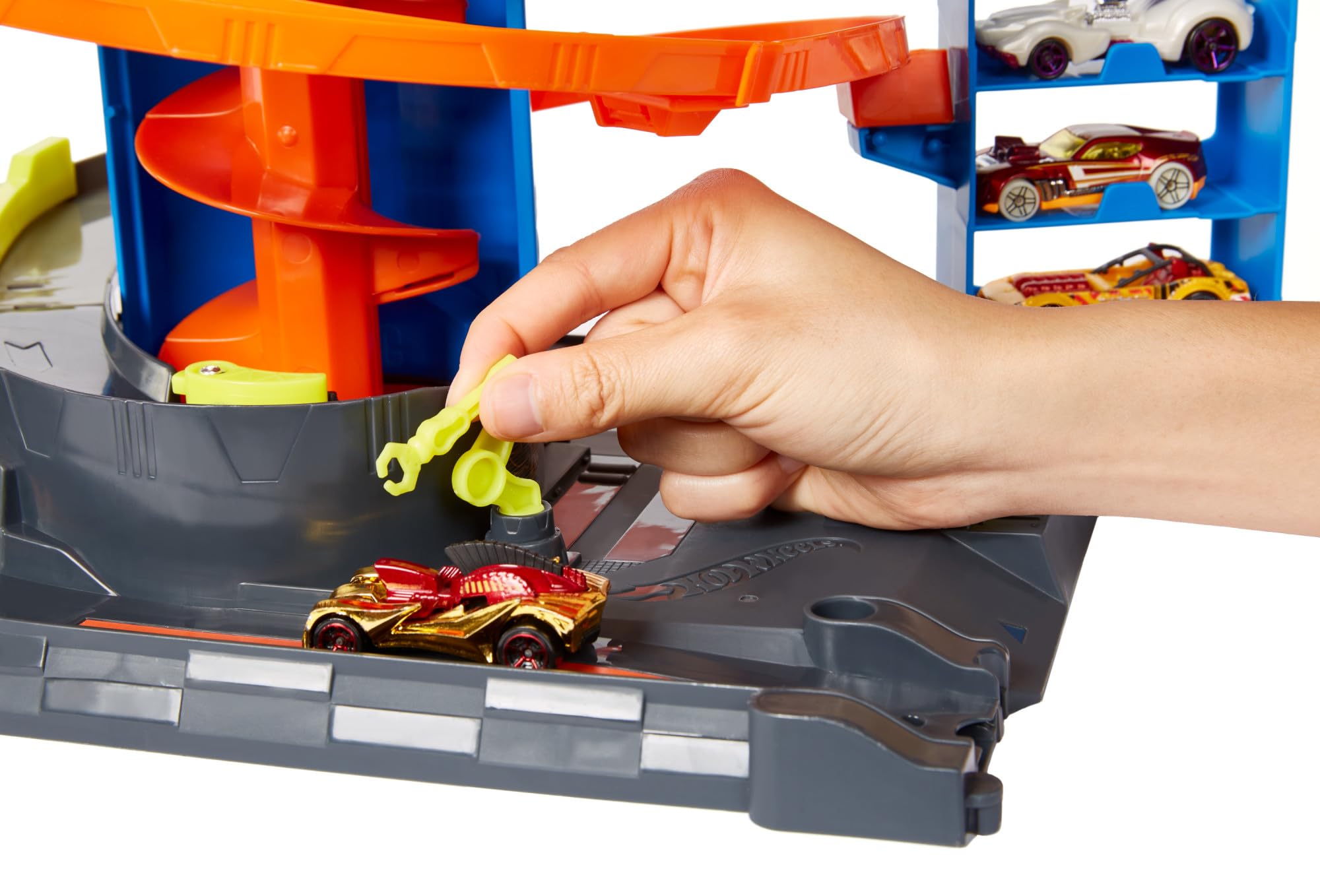 Hot Wheels GTT95 - City Power-Parkgarage Spielset mit Aufzug, für 60+ Fahrzeuge, mit 1 Hot Wheels Fahrzeug im Maßstab 1:64, Spielzeug Autorennbahn für Kinder ab 4 Jahren