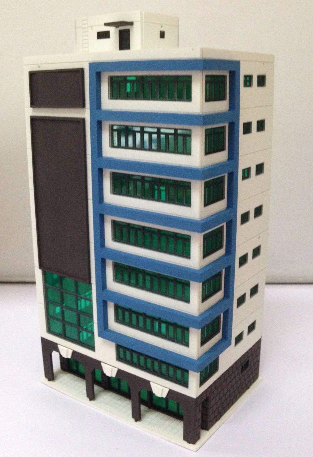 - Railway Colored Modern City Building Tall Shopping Mall N Scale