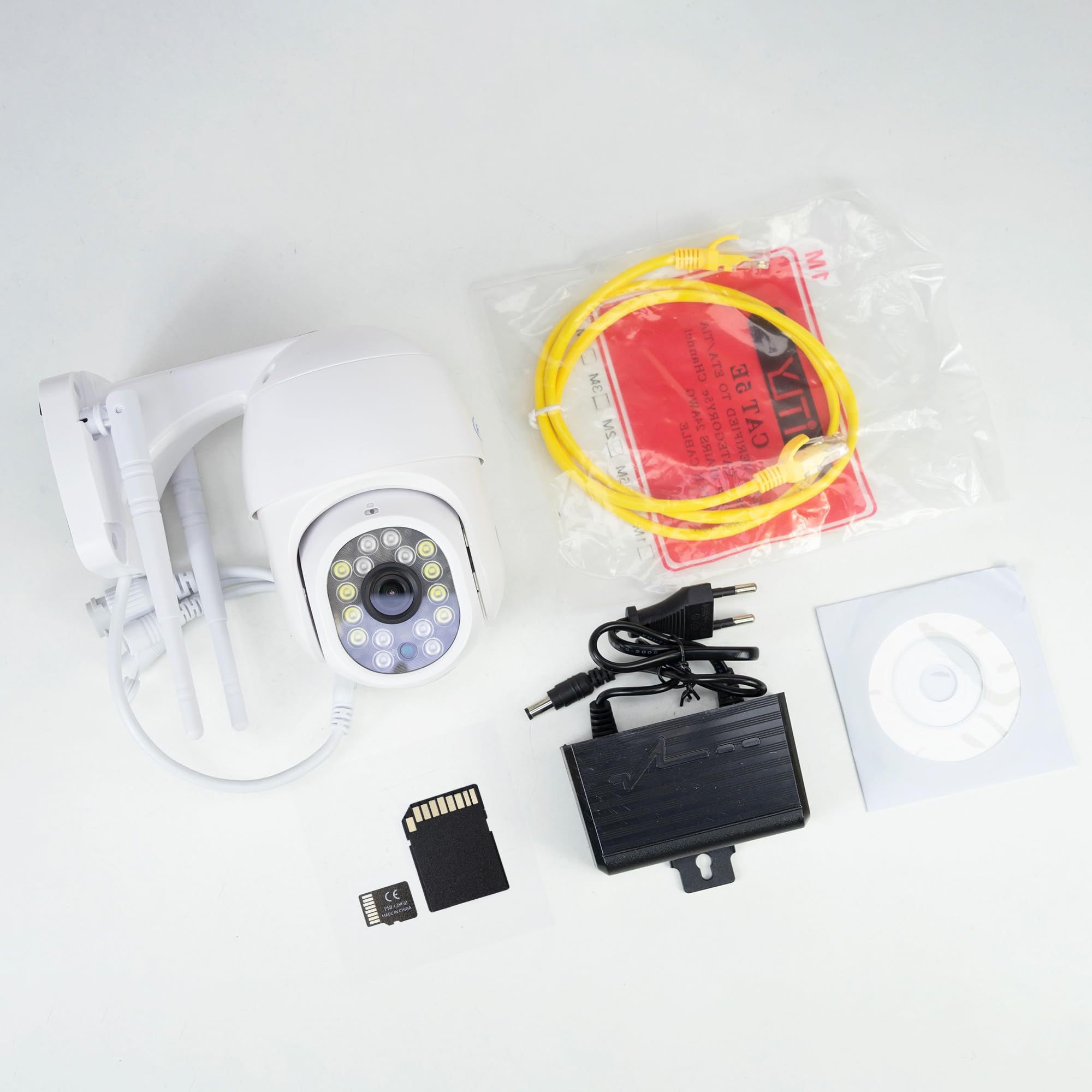 PNI Bezprzewodowa kamera do monitoringu wideo IP440 WiFi, PTZ, 4 MP i karta pamięci microSD 128 GB w zestawie