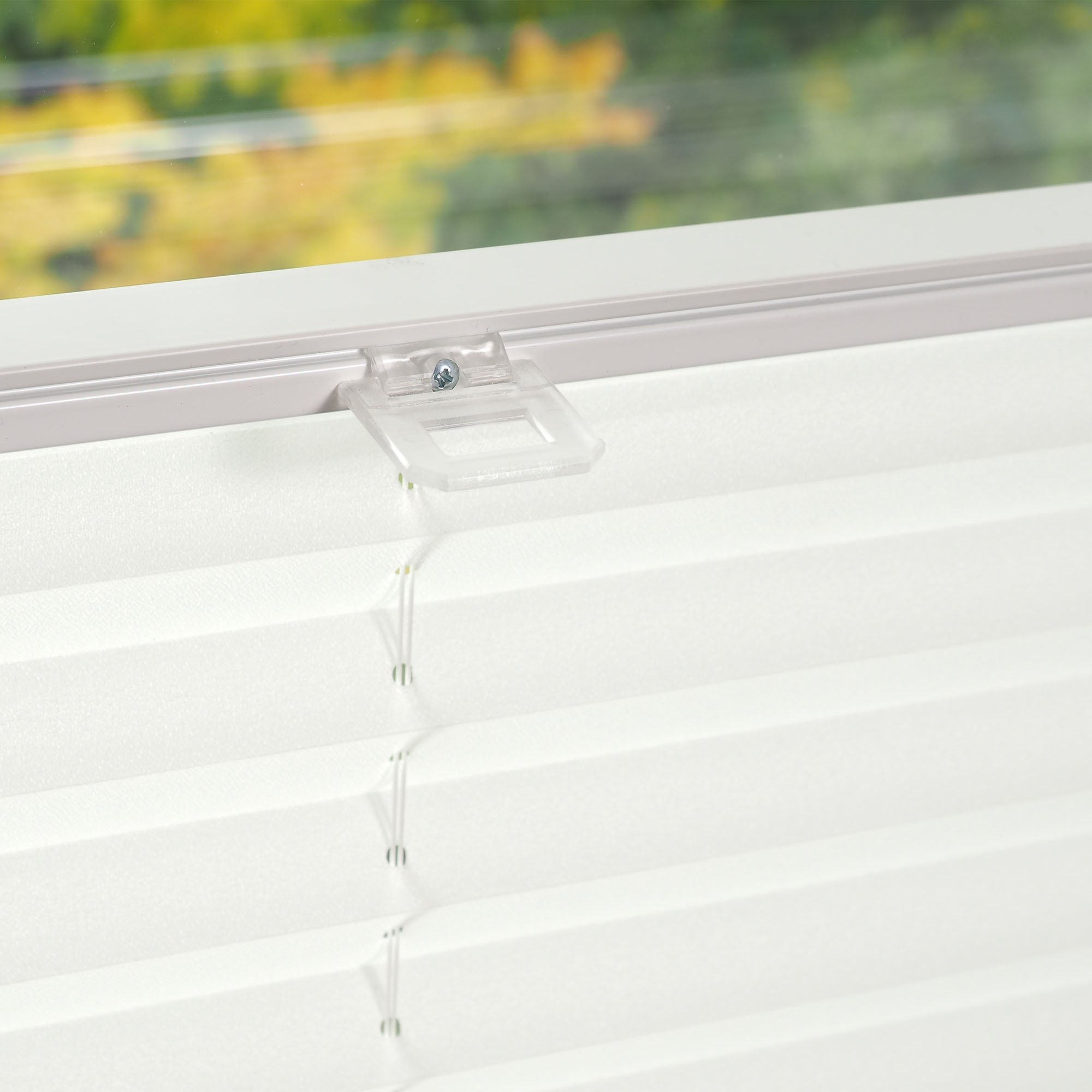 Liedeco® Plissee verspannt mit Klemmträger; 70 x 130 cm weiß (BxH); lichtdurchlässig blickdicht stufenlos verstellbar; leichte Montage ohne Bohren; Klemmen am Fenster; KlemmfixPlissee als Sonnenschutz