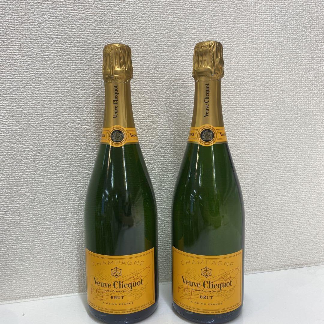 専用【ビッグサイズダミーボトル】ヴーヴクリコ【2本】 Amazon.co.jp: Veuve Clicquot ダミーボトル 2本セット : おもちゃ