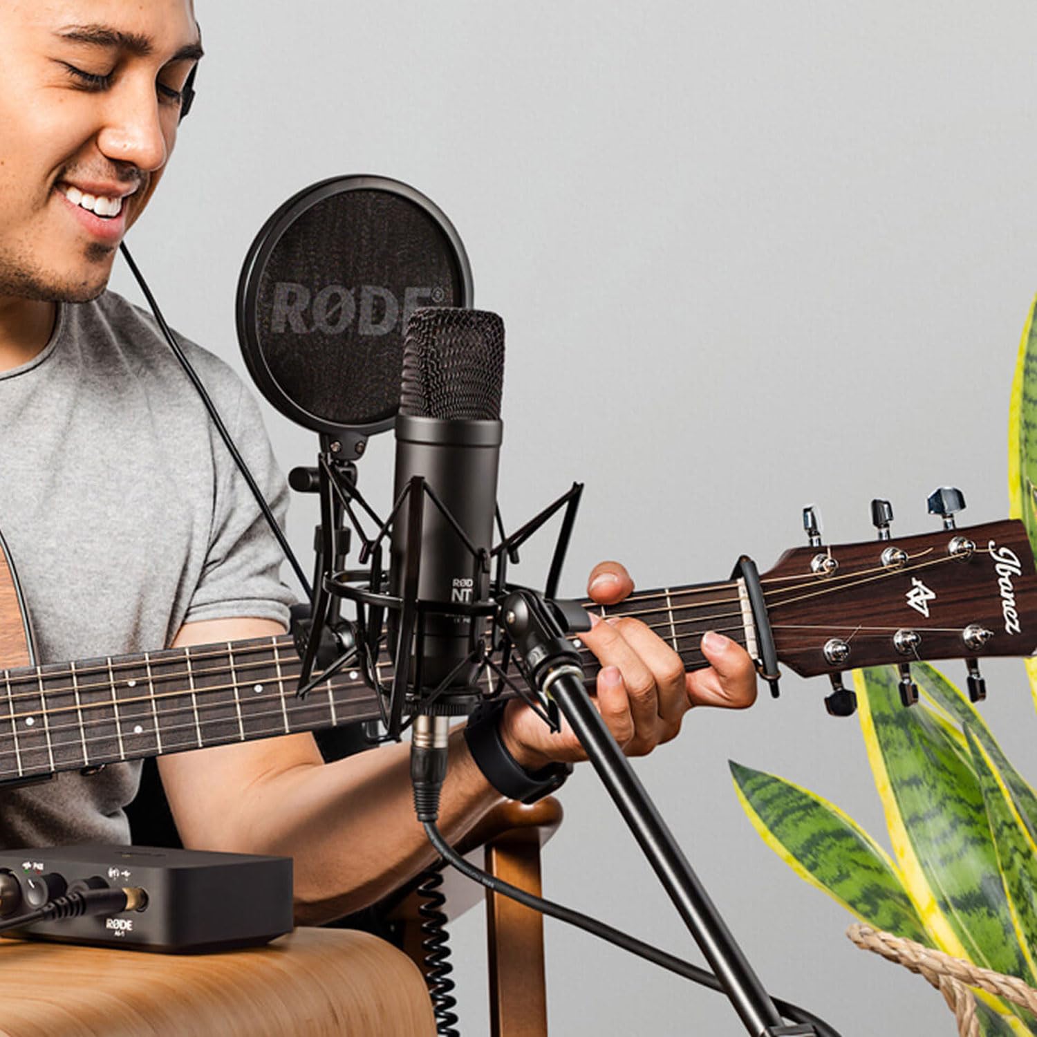 Rode NT1-Kit Studio-Mikrofon mit AI-1 Interface und keepdrum WS2 Popschutz