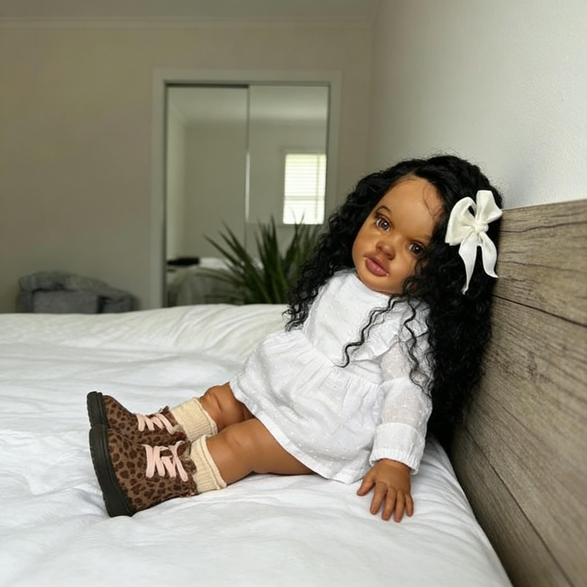 RXDOLL Duży rozmiar Reborn Baby Dolls Czarna Dziewczyna 66 cm Realistyczne Maluch Baby Doll Afroamerykanin Reborn Maluch Lalki Miękka Tkanina Winylowa Body Prawdziwie wyglądające Biracial Niemowlęta