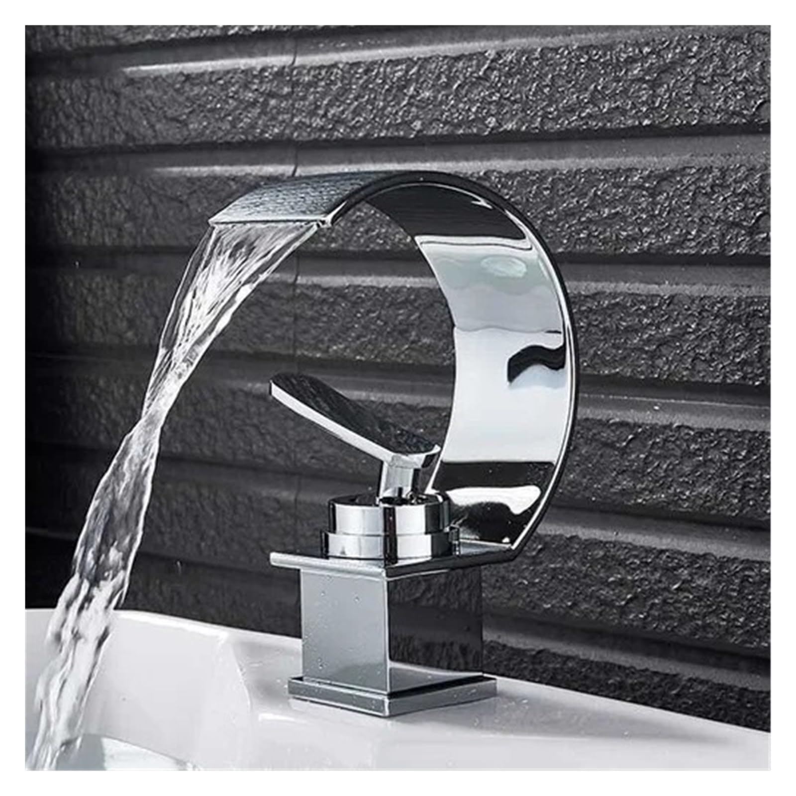 Mitigeur de lavabo eau chaude et froide pour moderniser une salle de bain familiale