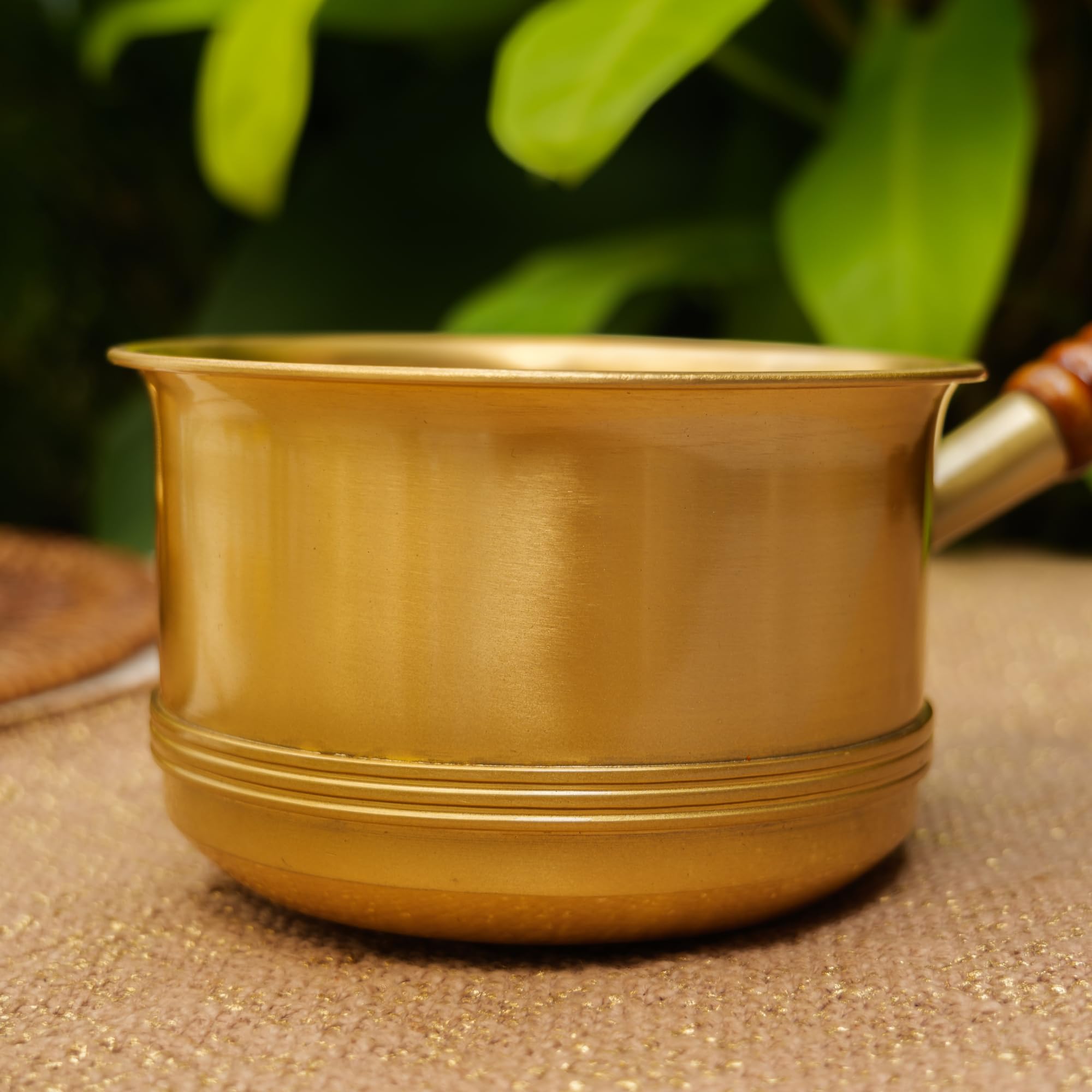 Ambi Home Pure Brass Polished Tea Making Pan, Wooden Handle, 1.2 Liters Capacity, 15cm x 15cm x 8.5cm