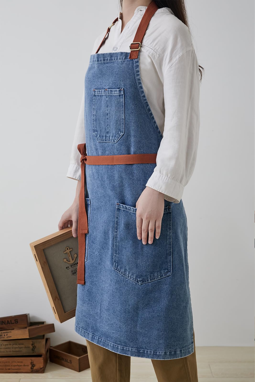 Pincy Cotton Denim Apron, Unisex Adjustable Bib Apron with Pockets for Cooking Kitchens (Light Blue) - Image 2