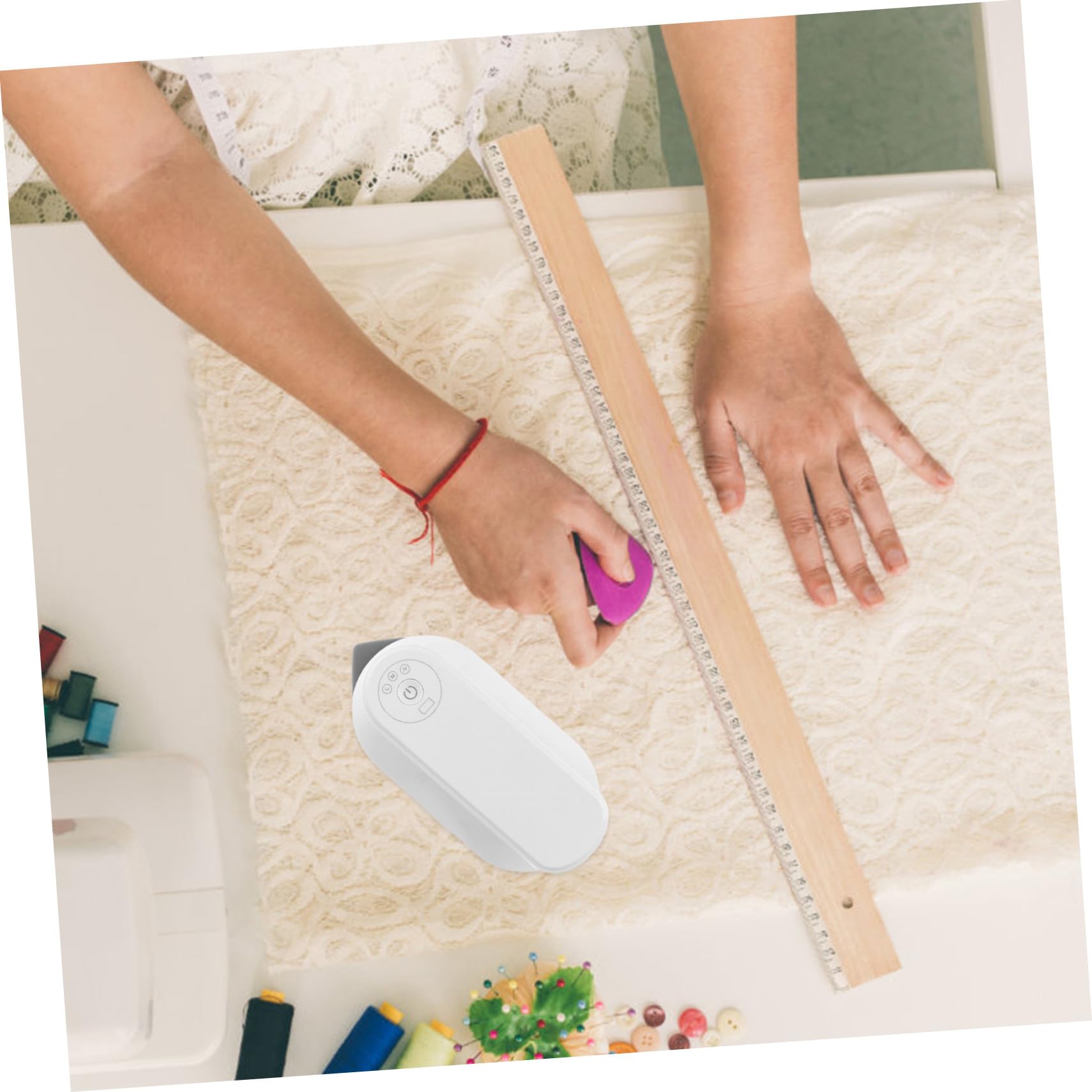 Plancha Eléctrica de Mano Mini Portátil para Ropa de Viaje | Blanco, Aluminio Fundido, Diseño Manual, 3 Niveles Ajustables, Acabado Fino