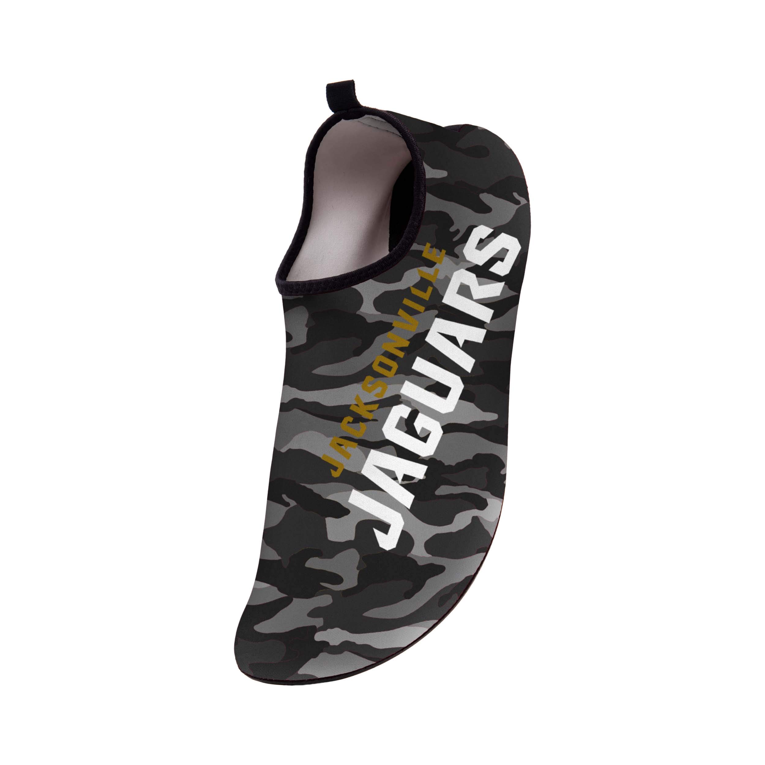 FOCO Men's NCAA &amp; NFL Team Camo Water Shoe